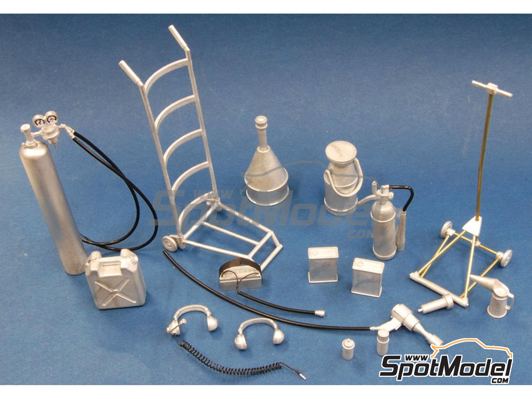 Image 1: F1 Pit Parts 70's | Detail manufactured by Model Factory Hiro (ref.&nbsp;MFH-P992, also 4571102329925 and P992)