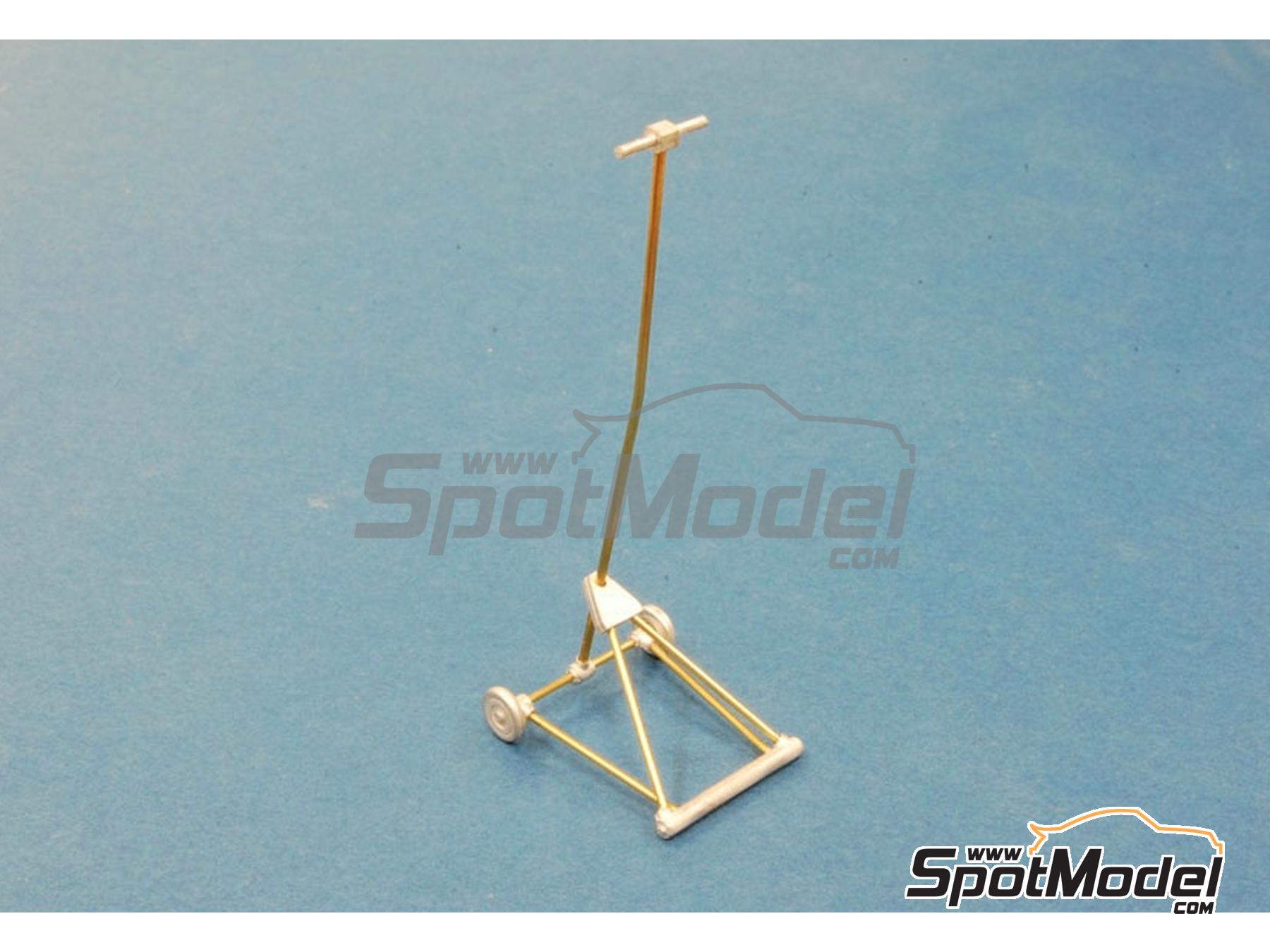 Image 6: F1 Pit Parts 70's | Detail manufactured by Model Factory Hiro (ref.&nbsp;MFH-P992, also 4571102329925 and P992)