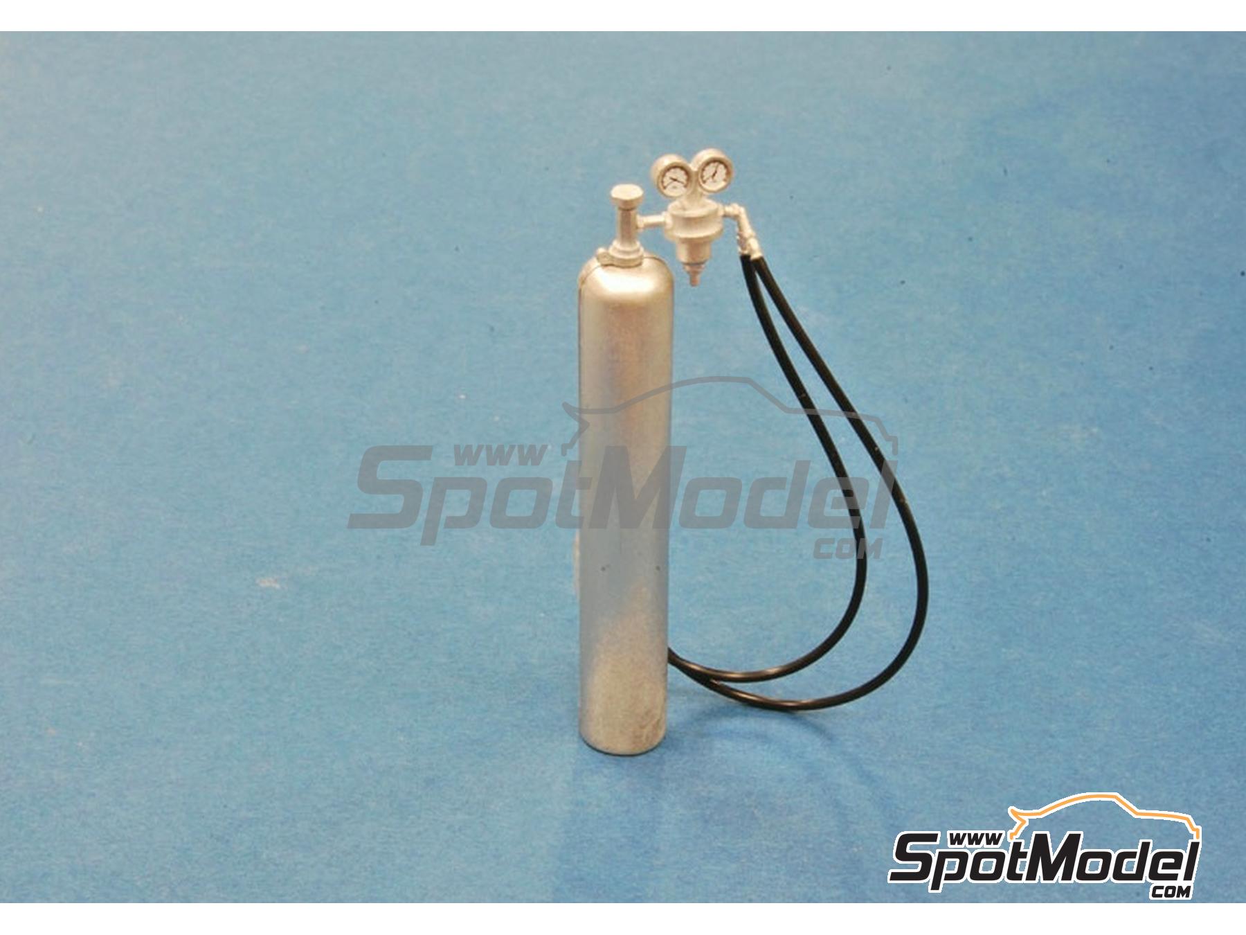 Image 8: F1 Pit Parts 70's | Detail manufactured by Model Factory Hiro (ref.&nbsp;MFH-P992, also 4571102329925 and P992)