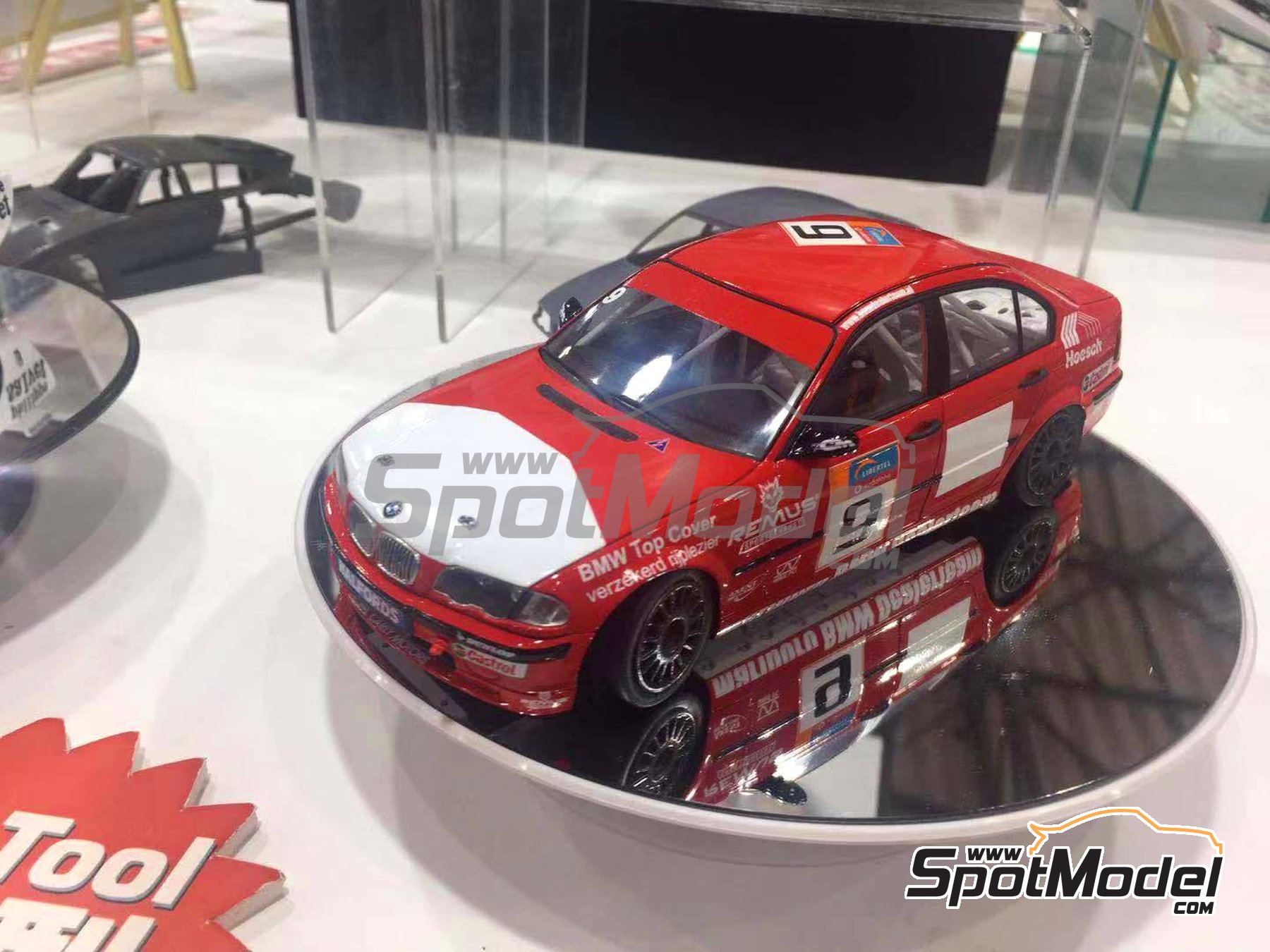 Image 6: BMW 320i E46 Equipo Marlboro BMW Dealer patrocinado por Marlboro - Campeonato Holandes de Turismos - DTCC 2001 | Maqueta de coche en escala&nbsp;1/24 fabricado por Nunu (ref.&nbsp;PN24007, tambien 4545782059328 y NU-24007)