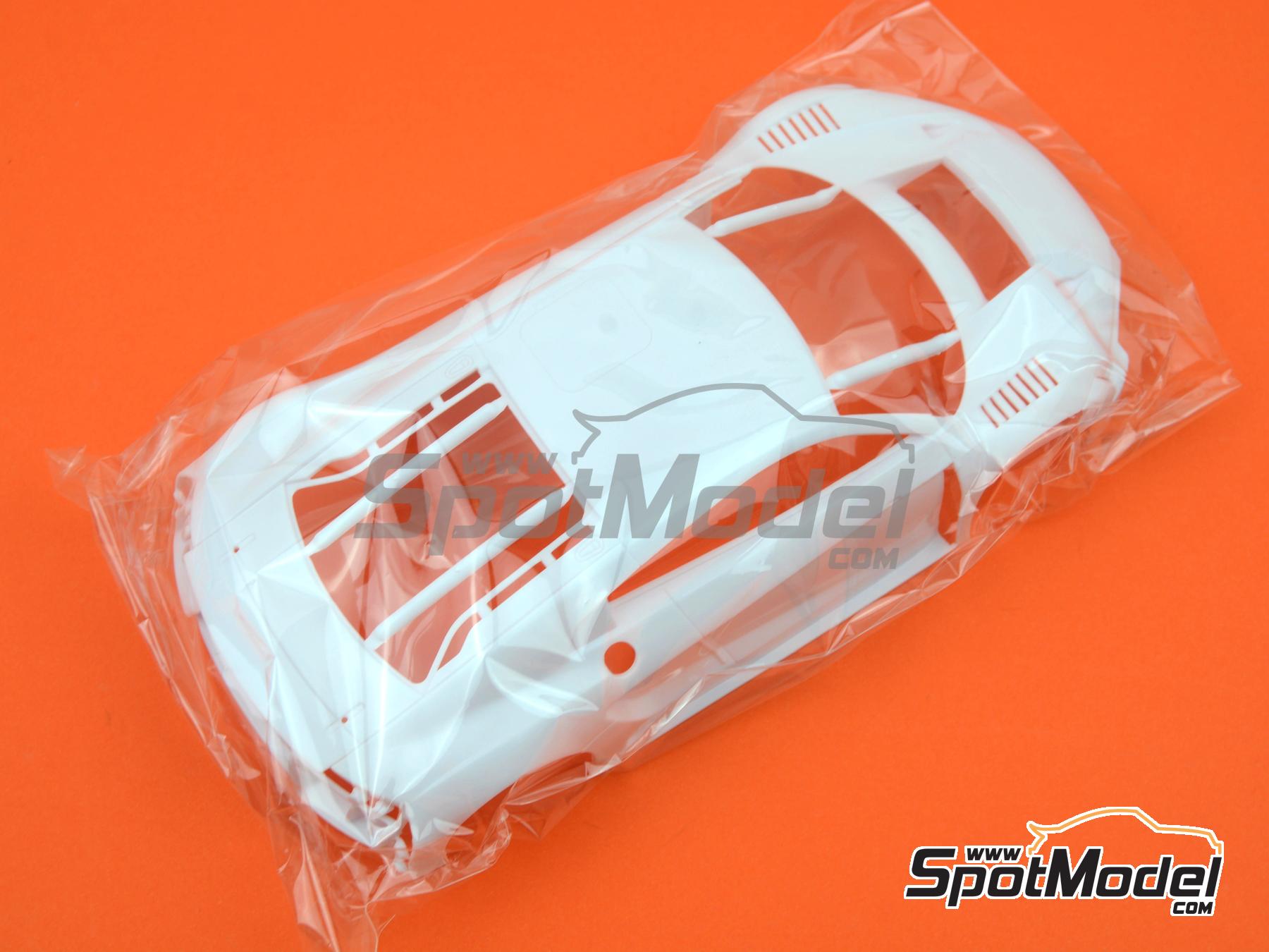 Image 11: Audi R8 LMS GT3 sponsored by AAPE Audi Hong Kong - Macau FIA GT World Cup Championship 2015 | Car scale model kit in 1/24 scale manufactured by Nunu (ref.&nbsp;PN24028, also 4545782076493 and NU24028)