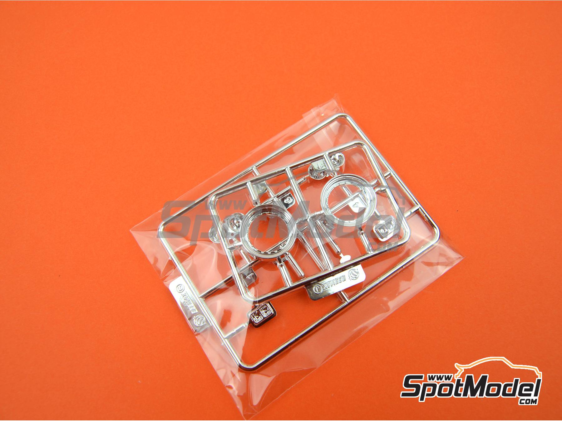 Image 29: Lancia Delta S4 Grupo B Equipo Martini International Racing - Rally de Monte Carlo - Rallye Automobile de Monte-Carlo 1986 | Maqueta de coche en escala 1/24 fabricado por Nunu (ref. PN24030, tambien 4545782075816)