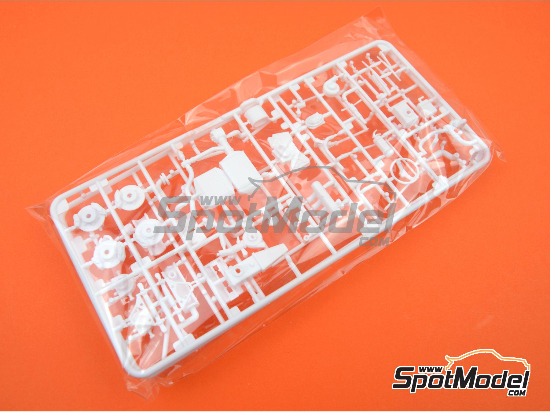 Image 33: Lancia Delta S4 Grupo B Equipo Martini International Racing - Rally de Monte Carlo - Rallye Automobile de Monte-Carlo 1986 | Maqueta de coche en escala 1/24 fabricado por Nunu (ref. PN24030, tambien 4545782075816)