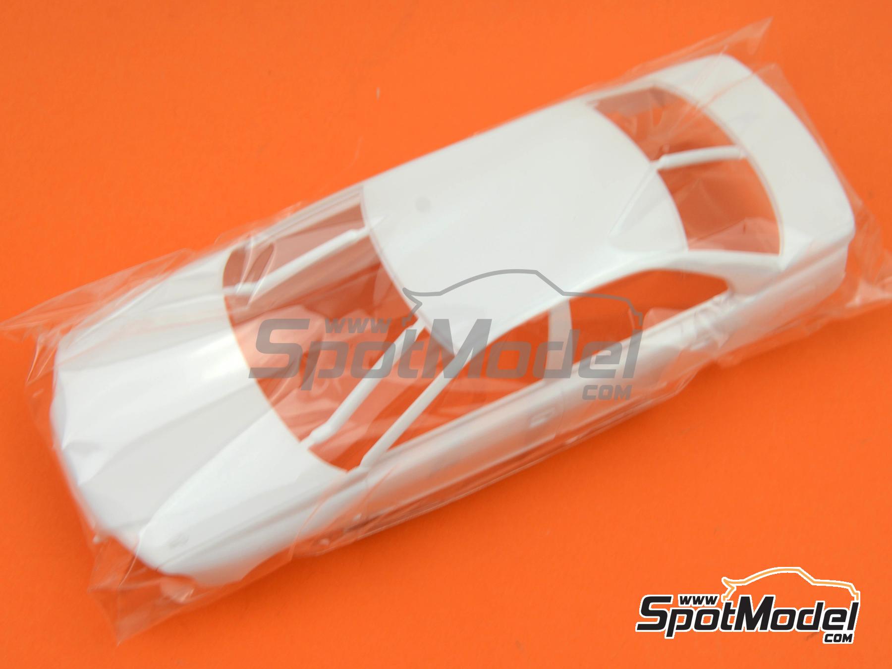 Image 23: Volvo S40 Equipo TWR patrocinado por Q8 - Campeonato Ingl&eacute;s de Turismos - BTCC 1997 | Maqueta de coche en escala&nbsp;1/24 fabricado por Nunu (ref.&nbsp;PN24034, tambien 4545782075779)