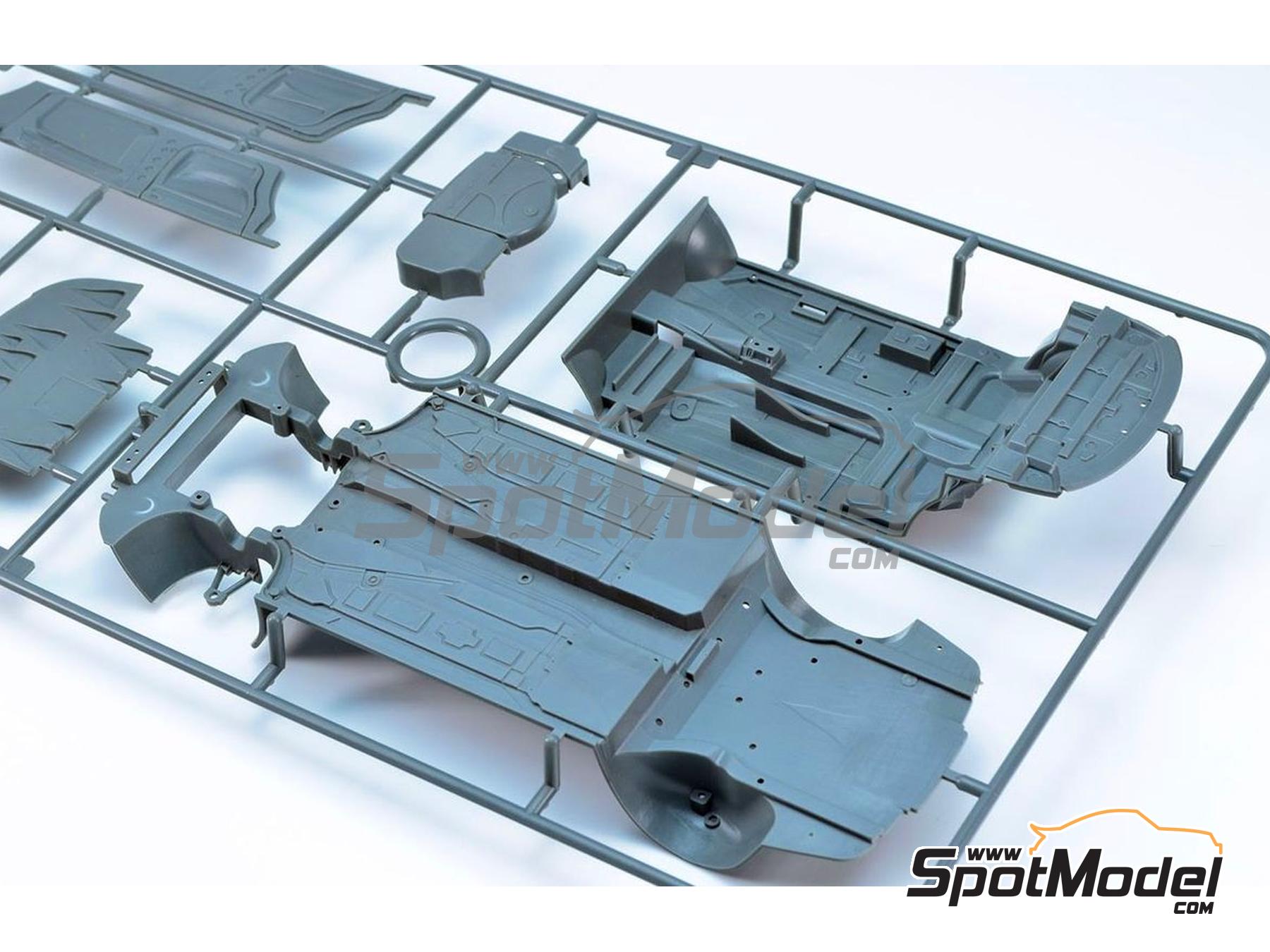 Image 9: Audi A4 Quattro Equipo Audi Sport UK - Campeonato Ingl&eacute;s de Turismos - BTCC 1996 | Maqueta de coche en escala&nbsp;1/24 fabricado por Nunu (ref.&nbsp;PN24035, tambien 4545782086515)