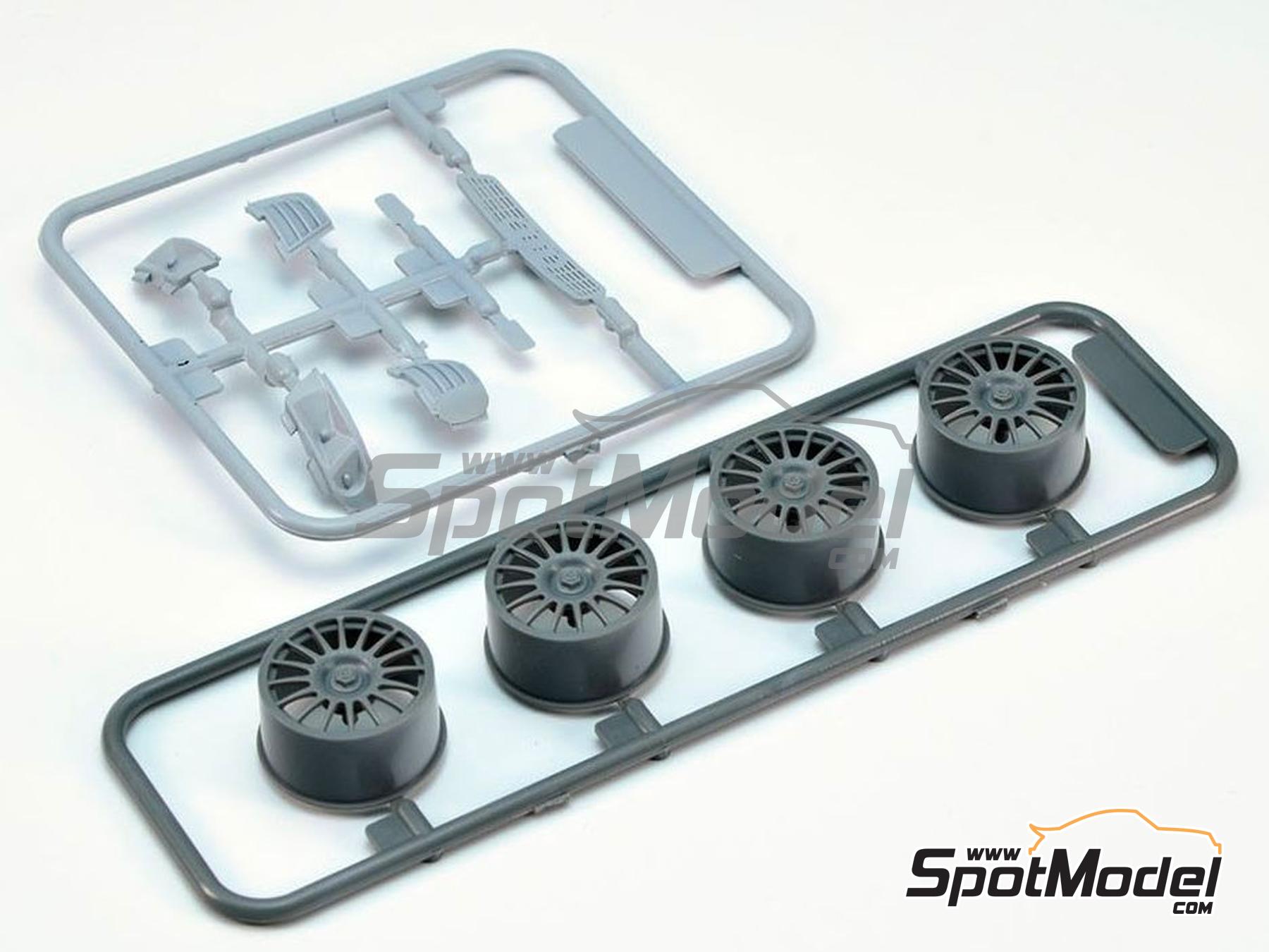 Image 10: Audi A4 Quattro Equipo Audi Sport UK - Campeonato Ingl&eacute;s de Turismos - BTCC 1996 | Maqueta de coche en escala&nbsp;1/24 fabricado por Nunu (ref.&nbsp;PN24035, tambien 4545782086515)