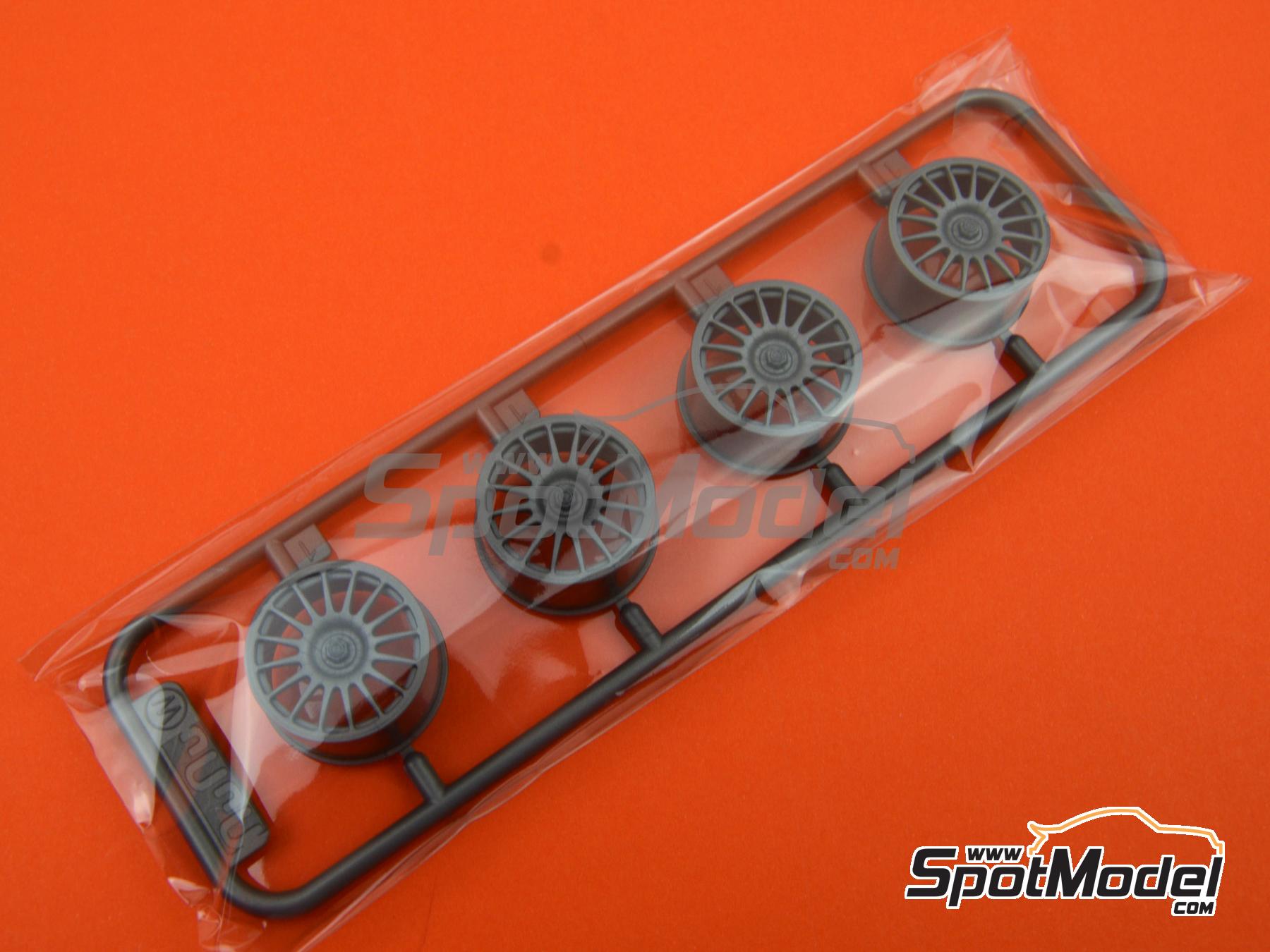 Image 39: Audi A4 Quattro Equipo Audi Sport UK - Campeonato Ingl&eacute;s de Turismos - BTCC 1996 | Maqueta de coche en escala&nbsp;1/24 fabricado por Nunu (ref.&nbsp;PN24035, tambien 4545782086515)