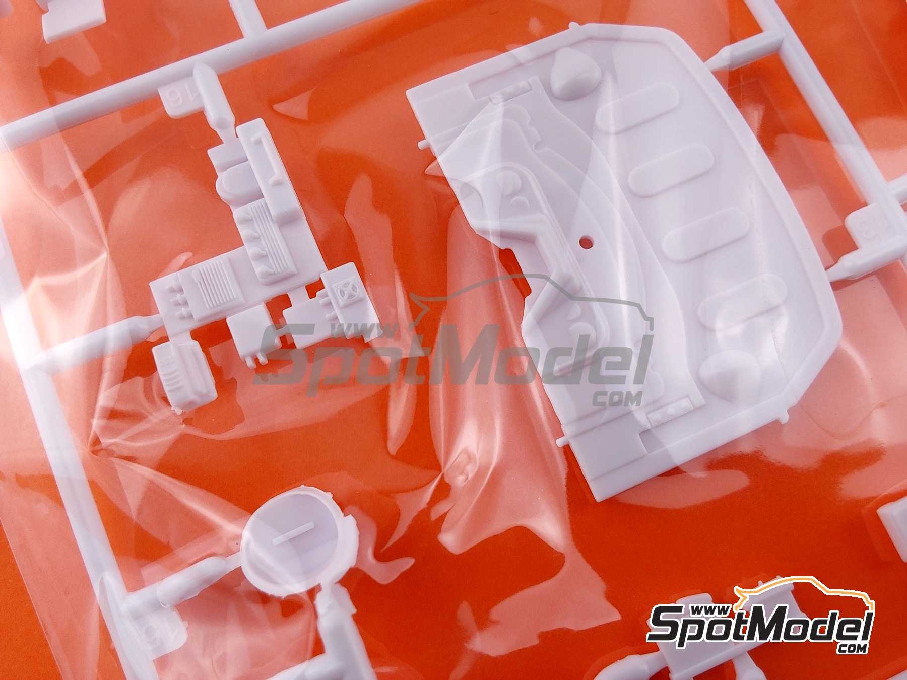 Image 33: Porsche 911 991 GT3 RSR Equipo Porsche GT patrocinado por Pink Pig - 24 Horas de Le Mans 2018 | Maqueta de coche en escala&nbsp;1/24 fabricado por Nunu (ref.&nbsp;PN24040, tambien 4545782089585)