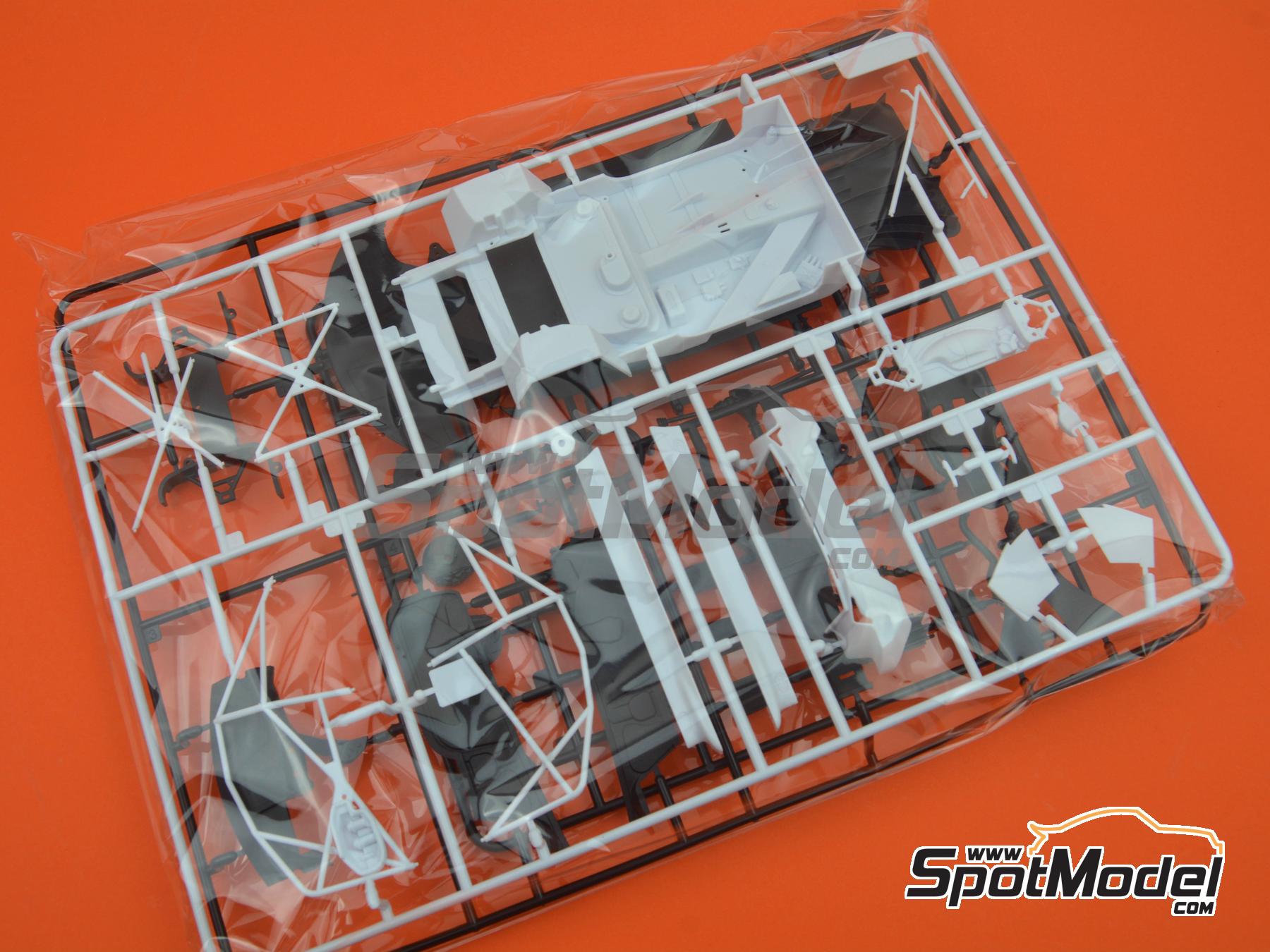 Image 13: BMW M8 GTE Equipo BMW Motorsport RLL patrocinado por Motul - 6 Horas Road Atlanta 2020 | Maqueta de coche en escala&nbsp;1/24 fabricado por Nunu (ref.&nbsp;PN24043, tambien 4545782089325)