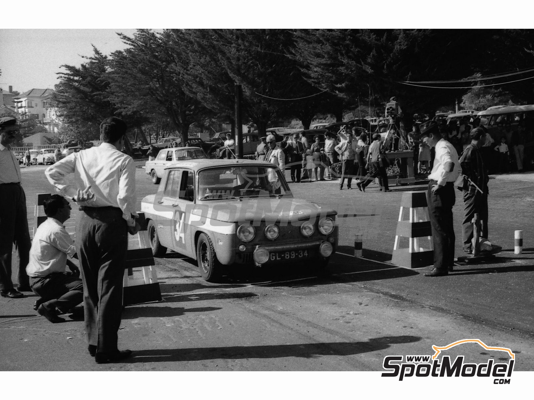 Image 9: Alpine Renault A310 1800 + Renault R8 Gordini + Mini Cooper S patrocinado por Gitanes - Rally de Portugal - Vinho do Porto, TAP Rally de Portugal 1967, 1968 y 1976 | Decoraci&oacute;n en escala&nbsp;1/24 , dise&ntilde;ado por Jorge Pinho  y  fabricado por Print Lab Decals (ref.&nbsp;PLB2-131542)