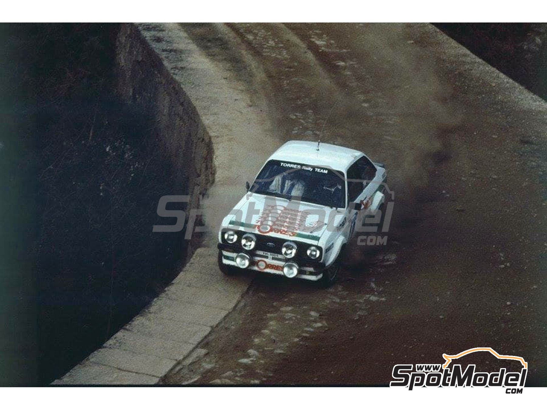 Image 2: Ford Escort Mk. II Equipo Torres Rally - Rally de Portugal - Vinho do Porto 1983 | Decoraci&oacute;n en escala&nbsp;1/24 , dise&ntilde;ado por Jorge Pinho  y  fabricado por Print Lab Decals (ref.&nbsp;PLB2-186713)
