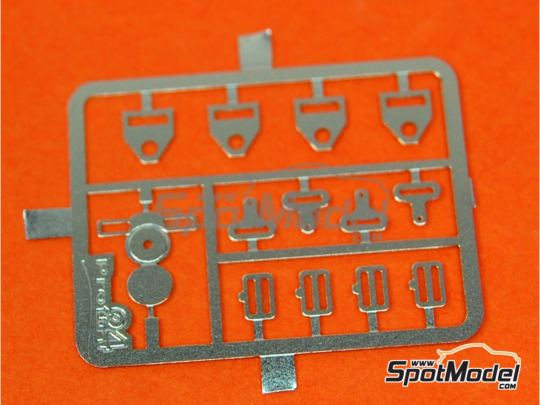 Image 11: Audi R15 Tdi patrocinado por Shell - 24 Horas de Le Mans 2009 | Maqueta de coche en escala&nbsp;1/24 fabricado por Profil24 (ref.&nbsp;P24072K)