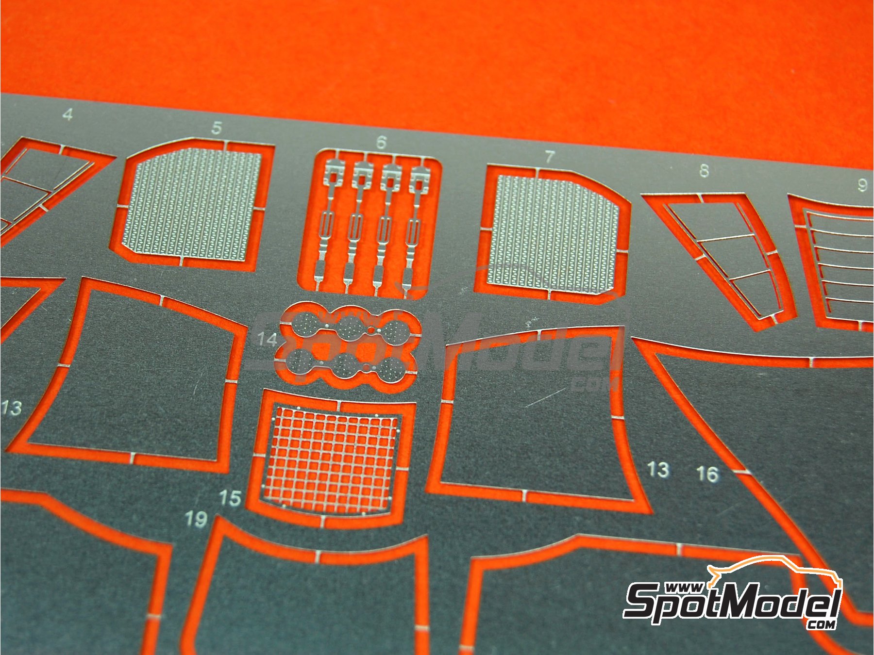 Image 13: Audi R15 Tdi patrocinado por Shell - 24 Horas de Le Mans 2009 | Maqueta de coche en escala&nbsp;1/24 fabricado por Profil24 (ref.&nbsp;P24072K)