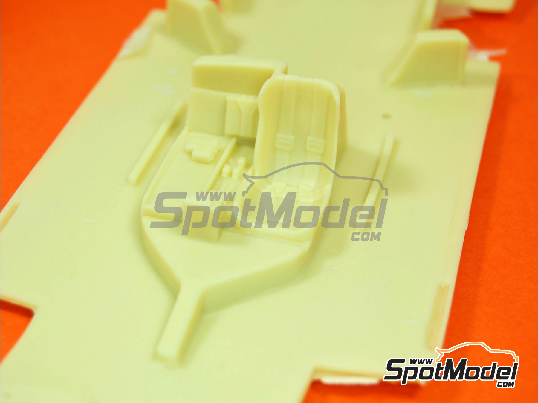 Image 22: Audi R15 Tdi patrocinado por Shell - 24 Horas de Le Mans 2009 | Maqueta de coche en escala&nbsp;1/24 fabricado por Profil24 (ref.&nbsp;P24072K)