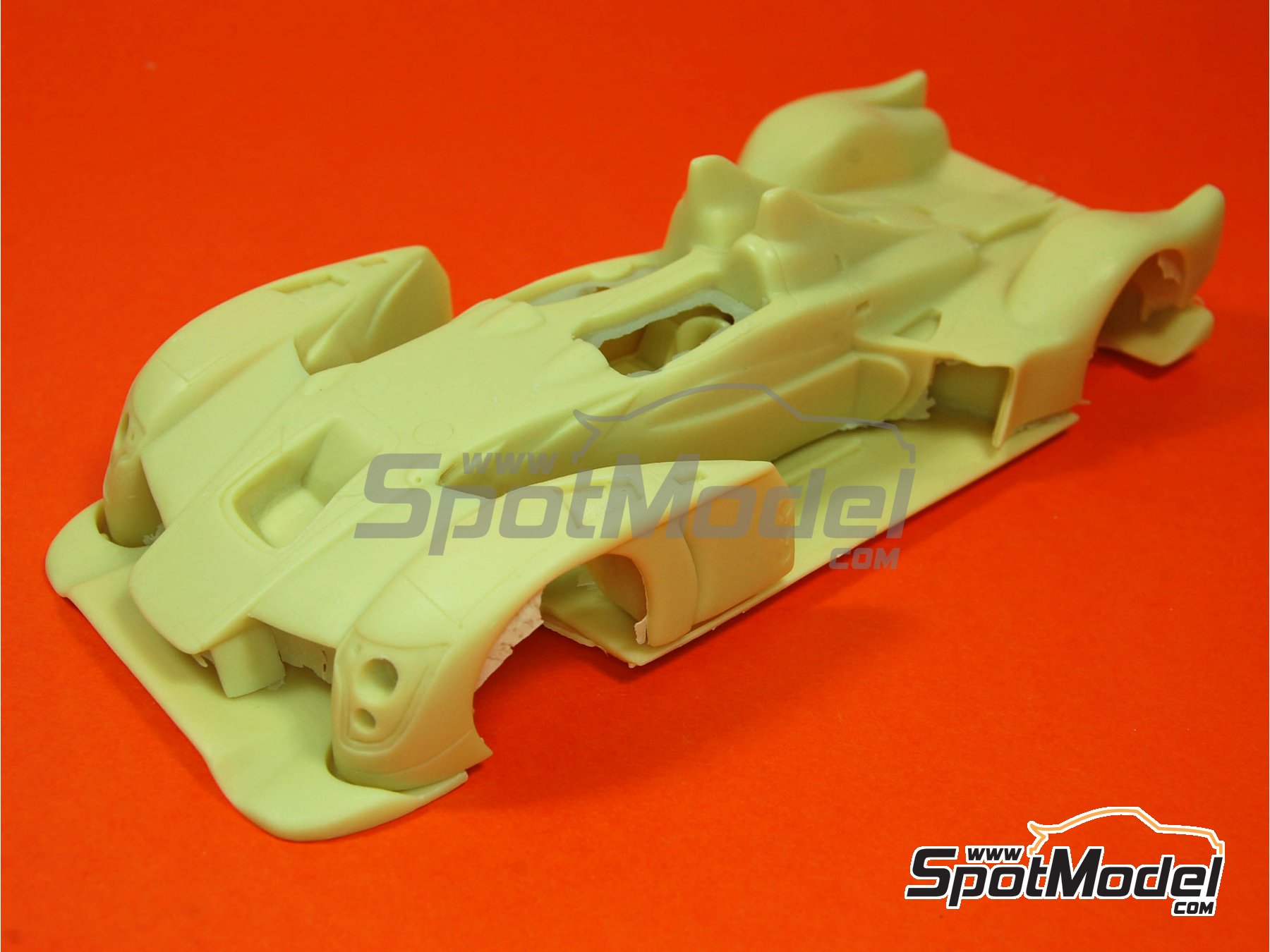 Image 23: Audi R15 Tdi patrocinado por Shell - 24 Horas de Le Mans 2009 | Maqueta de coche en escala&nbsp;1/24 fabricado por Profil24 (ref.&nbsp;P24072K)