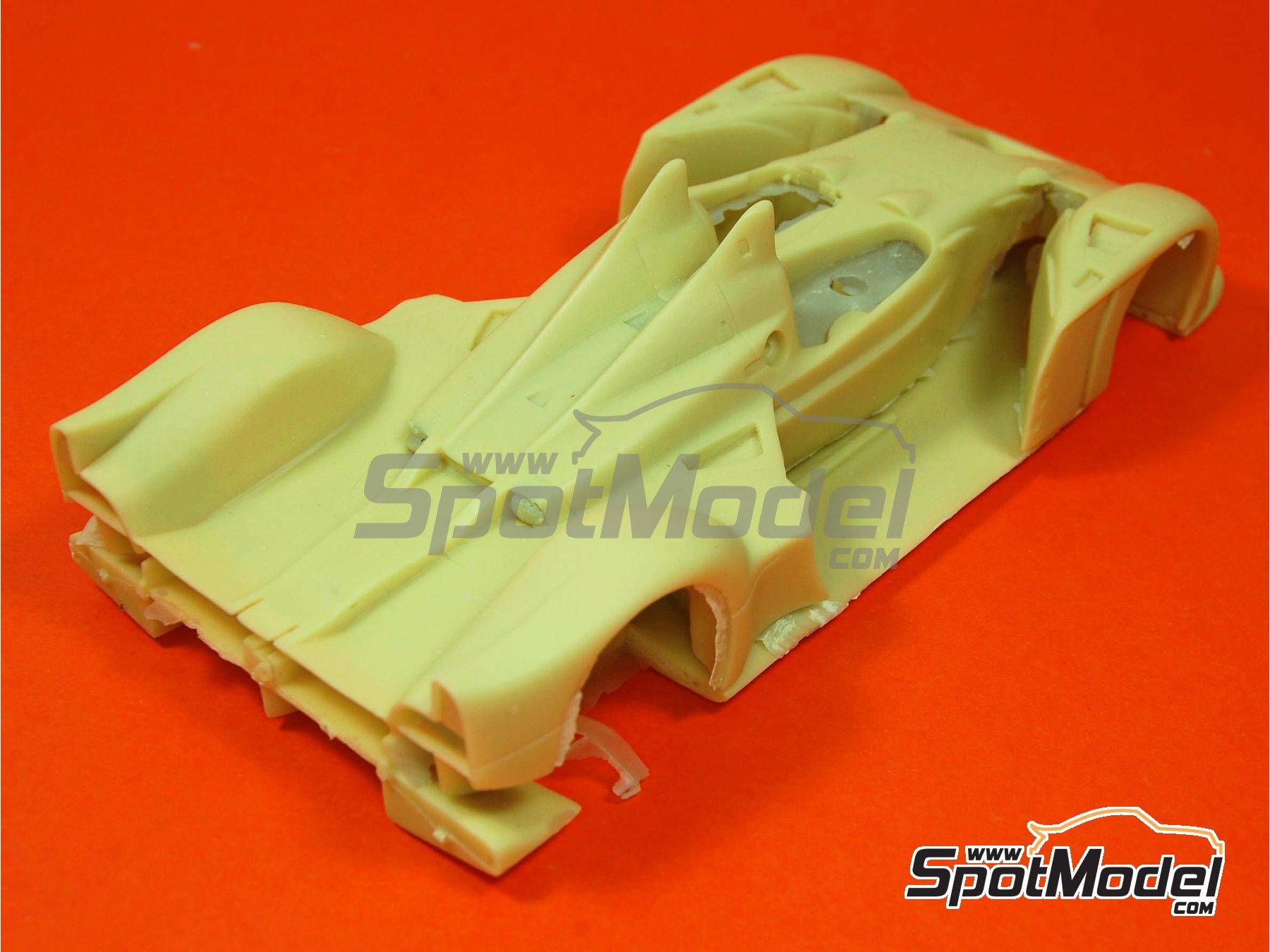 Image 24: Audi R15 Tdi patrocinado por Shell - 24 Horas de Le Mans 2009 | Maqueta de coche en escala&nbsp;1/24 fabricado por Profil24 (ref.&nbsp;P24072K)