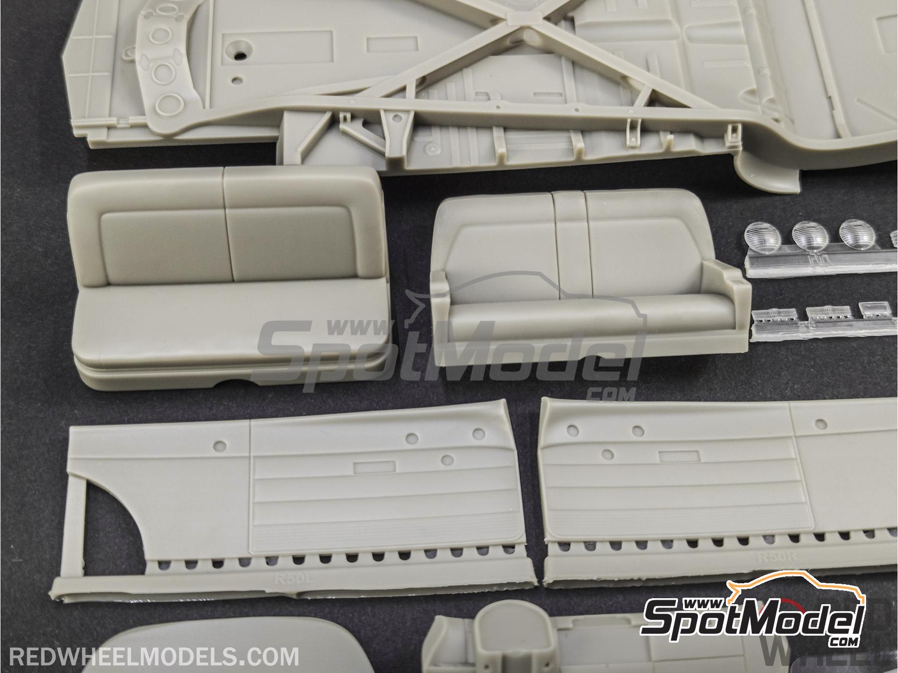 Image 3: Cadillac Series 62 Club Coupe -  1948 | Scale model kit in 1/25 scale manufactured by Red Wheel (ref.&nbsp;RW25004)