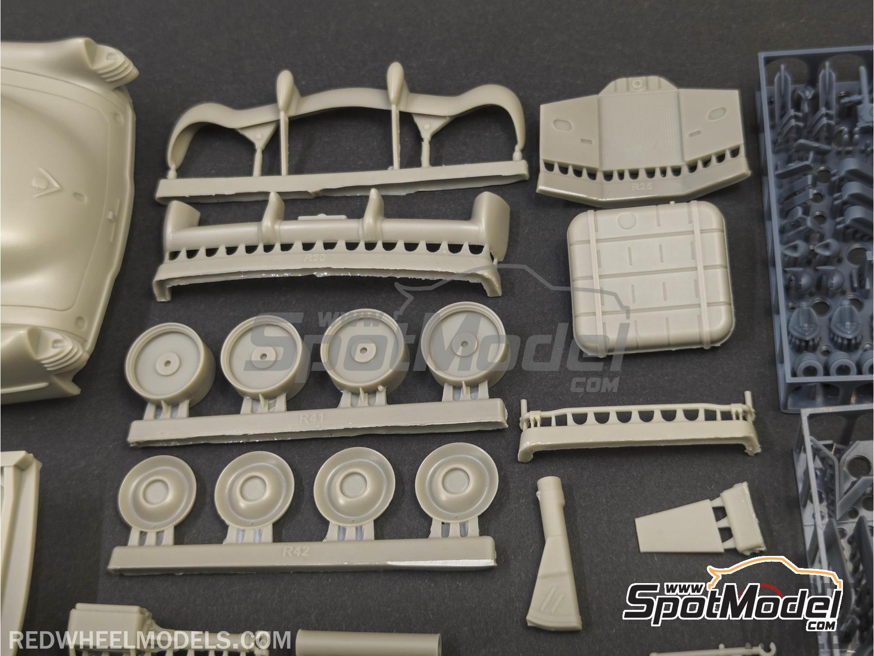 Image 5: Cadillac Series 62 Club Coupe -  1948 | Scale model kit in 1/25 scale manufactured by Red Wheel (ref.&nbsp;RW25004)