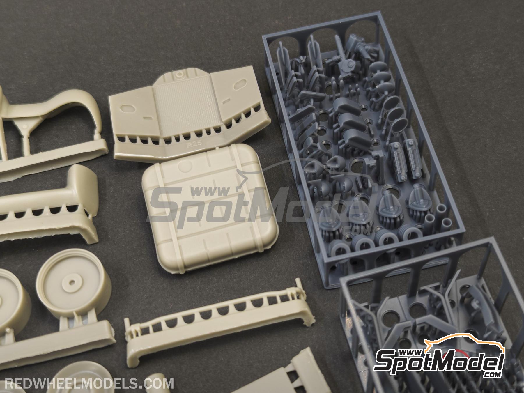 Image 6: Cadillac Series 62 Club Coupe -  1948 | Scale model kit in 1/25 scale manufactured by Red Wheel (ref.&nbsp;RW25004)