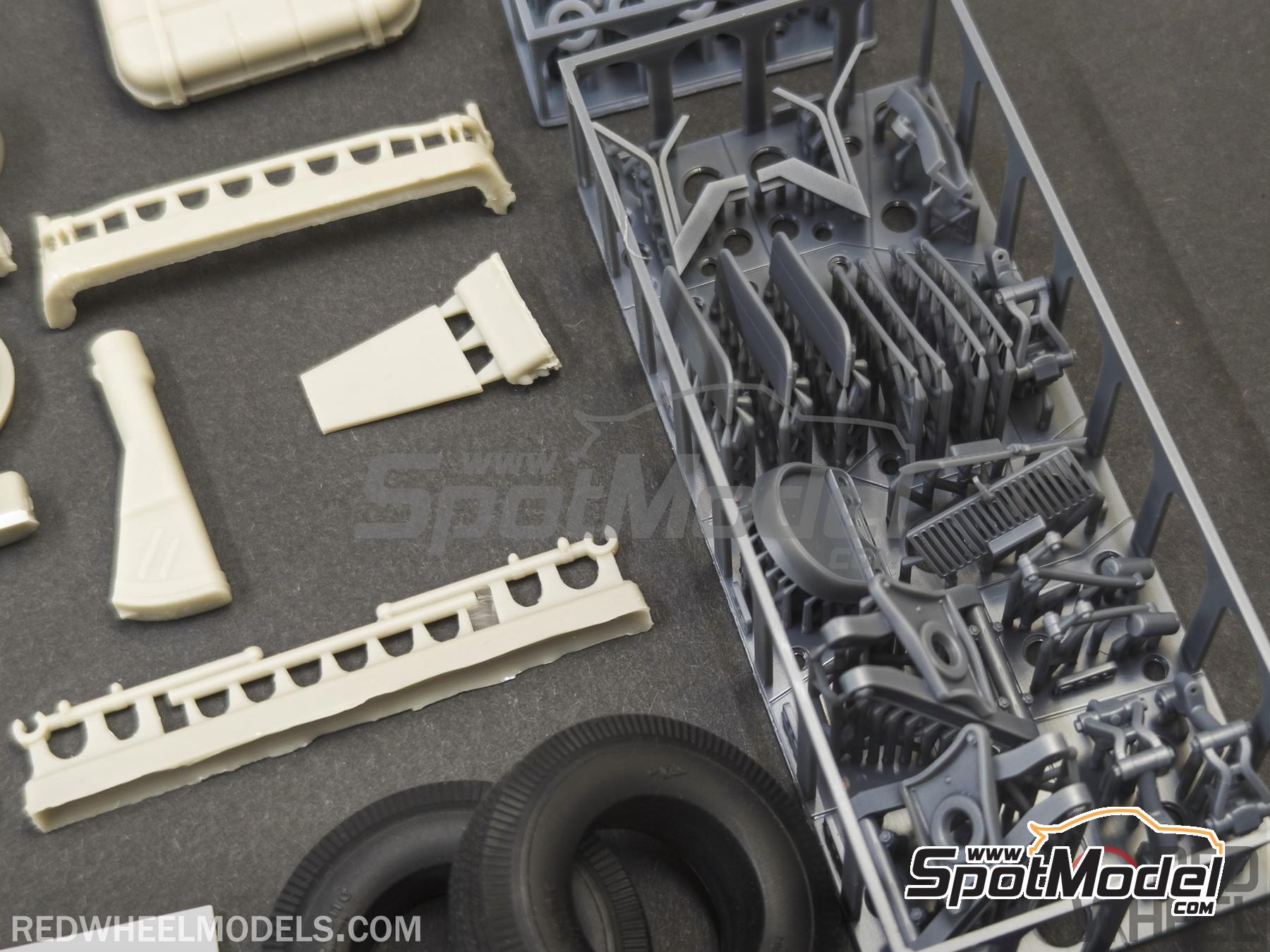 Image 7: Cadillac Series 62 Club Coupe -  1948 | Scale model kit in 1/25 scale manufactured by Red Wheel (ref.&nbsp;RW25004)