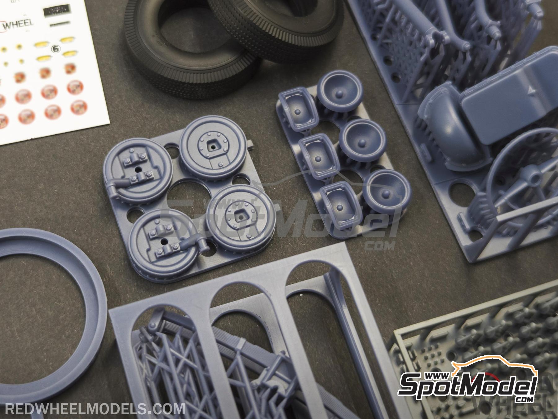 Image 9: Cadillac Series 62 Club Coupe -  1948 | Scale model kit in 1/25 scale manufactured by Red Wheel (ref.&nbsp;RW25004)