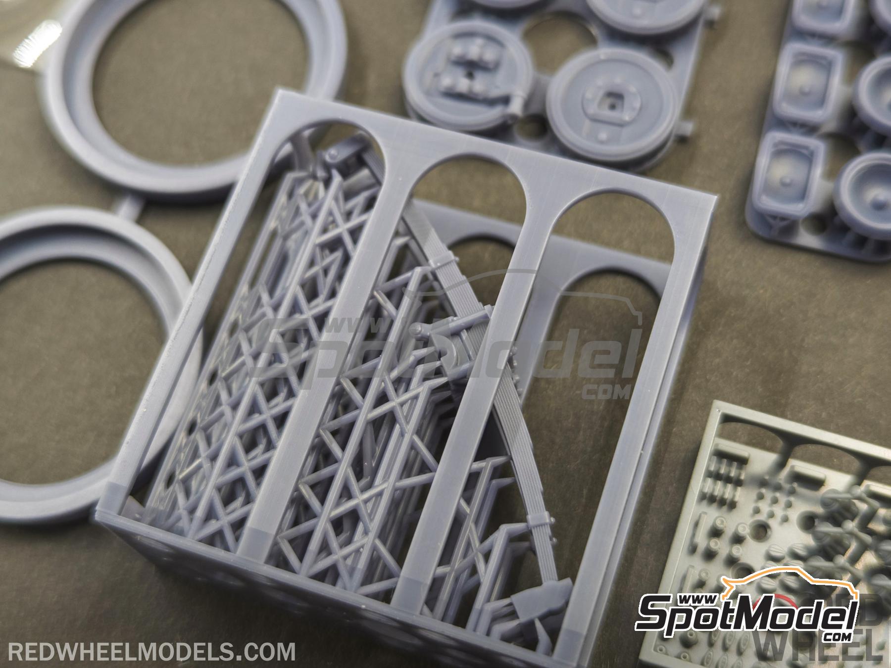 Image 14: Cadillac Series 62 Club Coupe -  1948 | Scale model kit in 1/25 scale manufactured by Red Wheel (ref.&nbsp;RW25004)