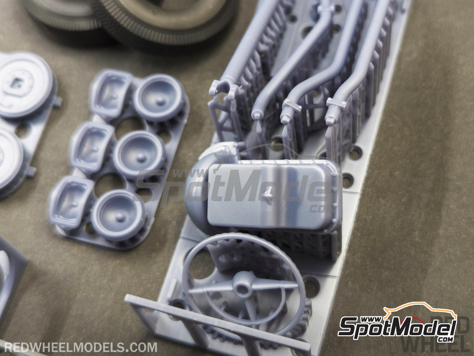 Image 15: Cadillac Series 62 Club Coupe -  1948 | Scale model kit in 1/25 scale manufactured by Red Wheel (ref.&nbsp;RW25004)