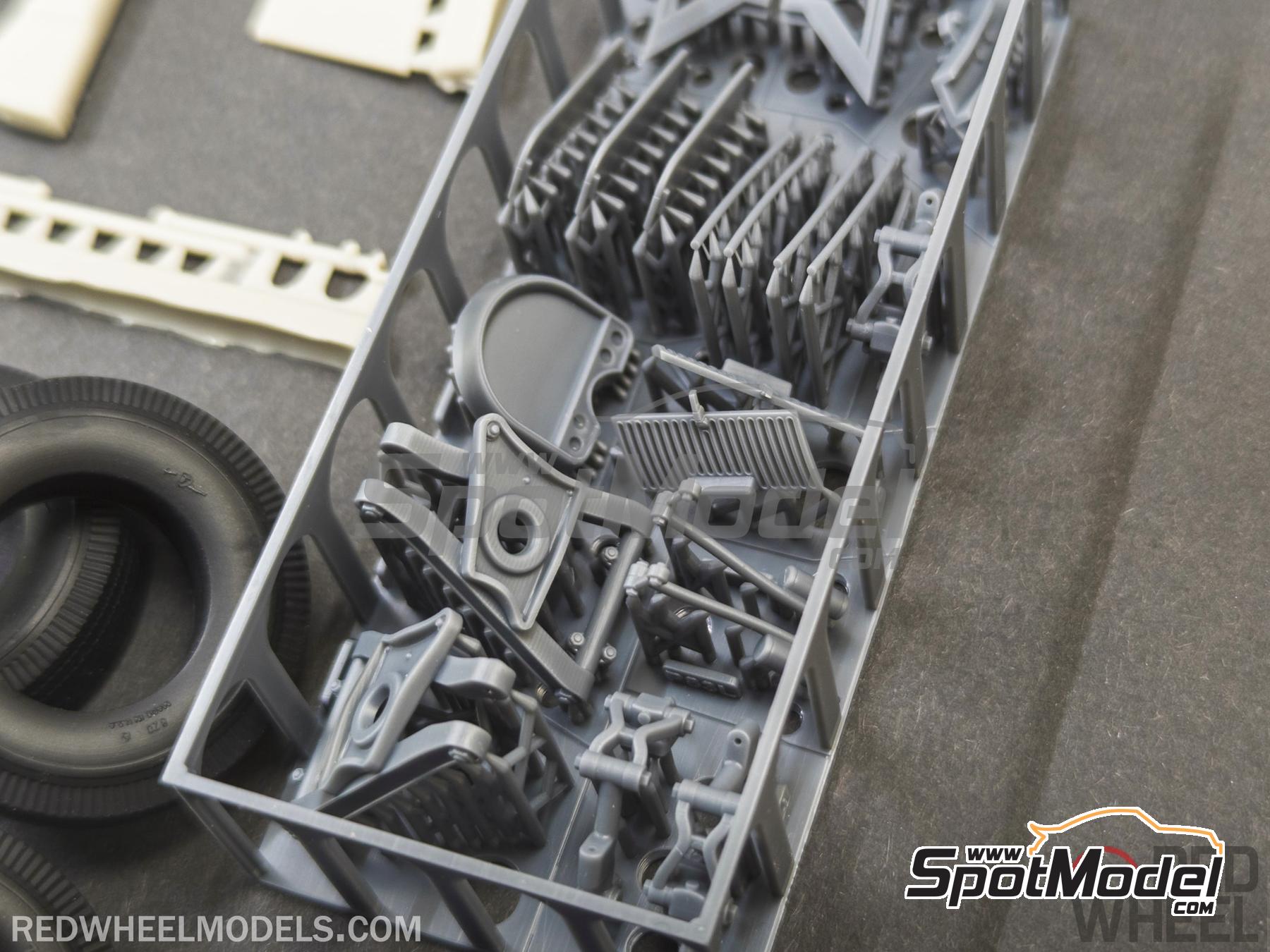 Image 16: Cadillac Series 62 Club Coupe -  1948 | Scale model kit in 1/25 scale manufactured by Red Wheel (ref.&nbsp;RW25004)