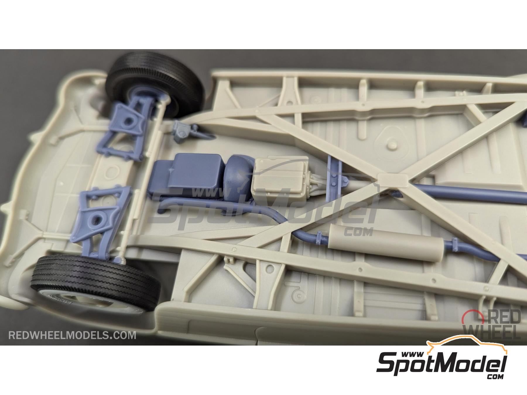 Image 31: Cadillac Series 62 Club Coupe -  1948 | Scale model kit in 1/25 scale manufactured by Red Wheel (ref.&nbsp;RW25004)