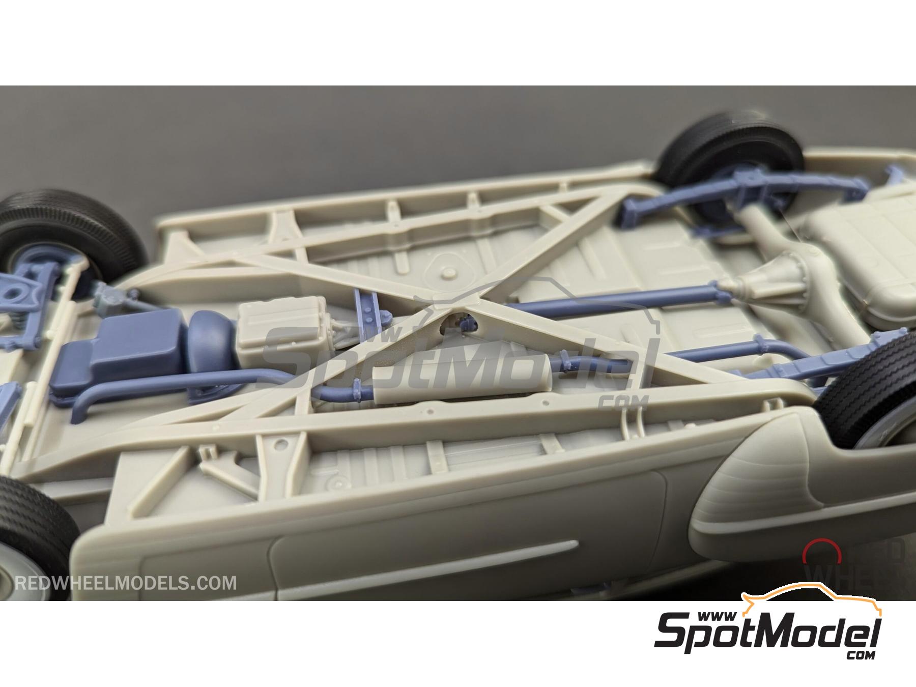 Image 33: Cadillac Series 62 Club Coupe -  1948 | Scale model kit in 1/25 scale manufactured by Red Wheel (ref.&nbsp;RW25004)