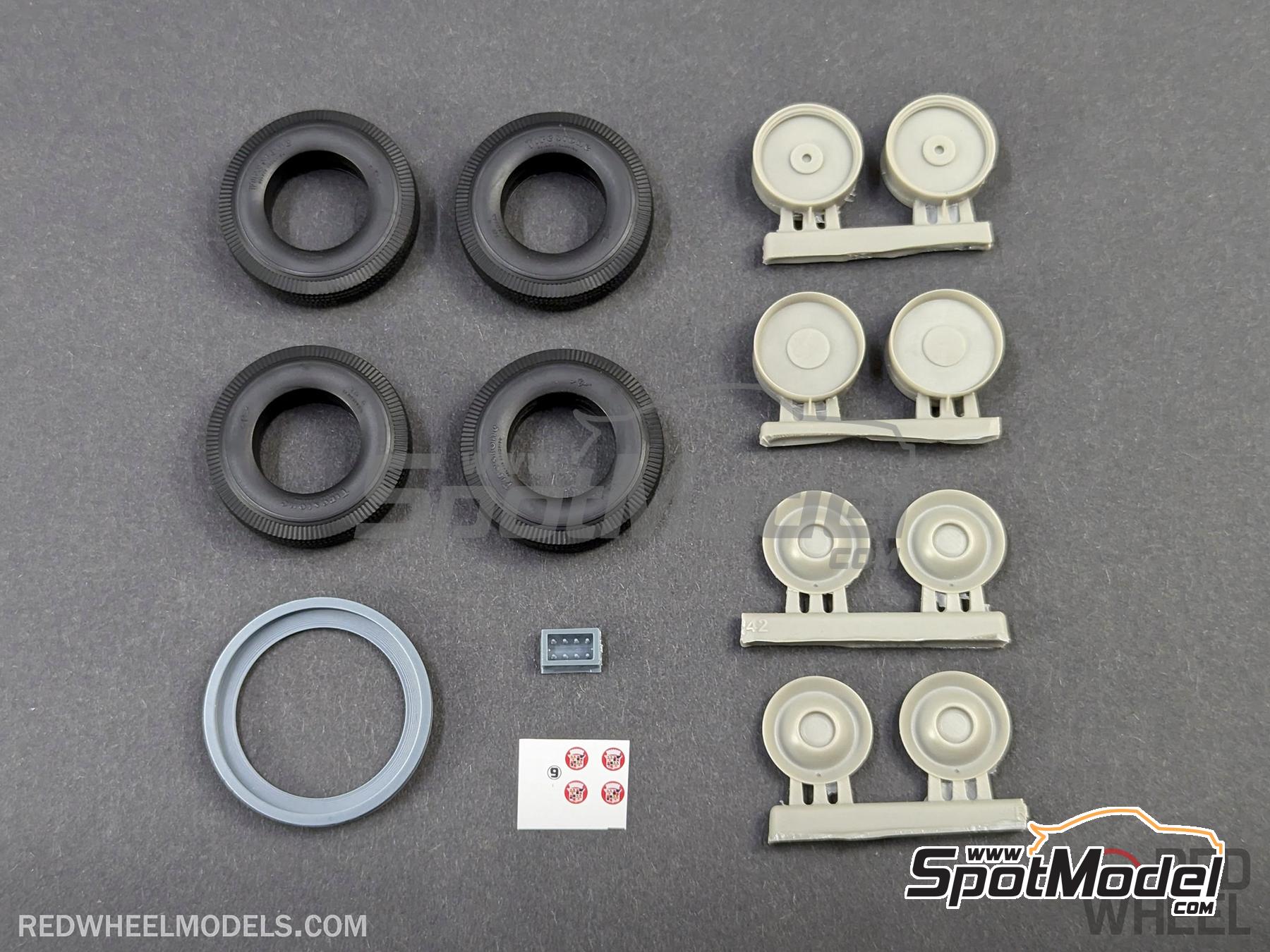 Image 2: Cadillac Sombrero wheels 15 inches -  1947-1952 | Rims and tyres set in 1/25 scale manufactured by Red Wheel (ref.&nbsp;RW25005)