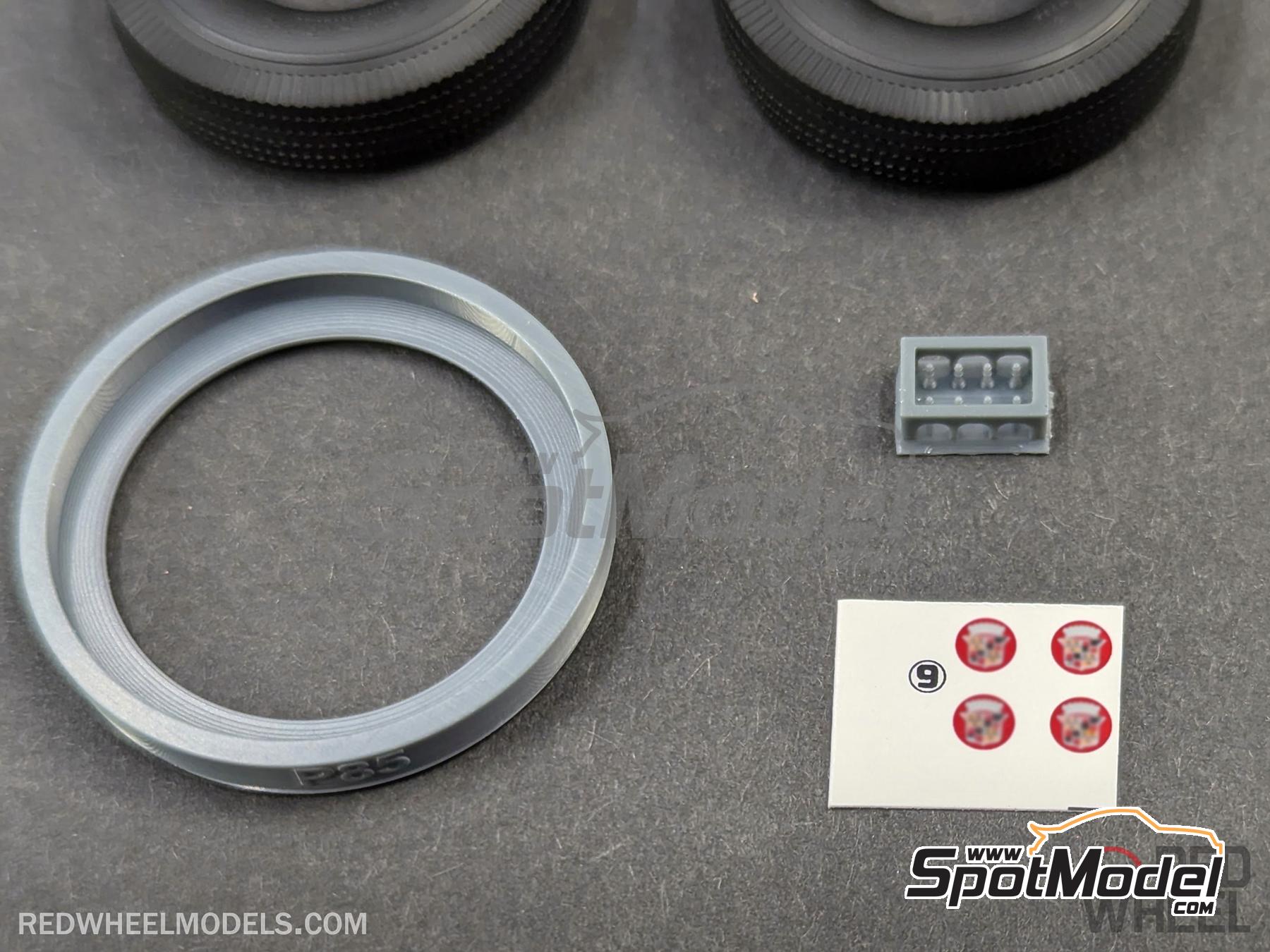 Image 4: Cadillac Sombrero wheels 15 inches -  1947-1952 | Rims and tyres set in 1/25 scale manufactured by Red Wheel (ref.&nbsp;RW25005)