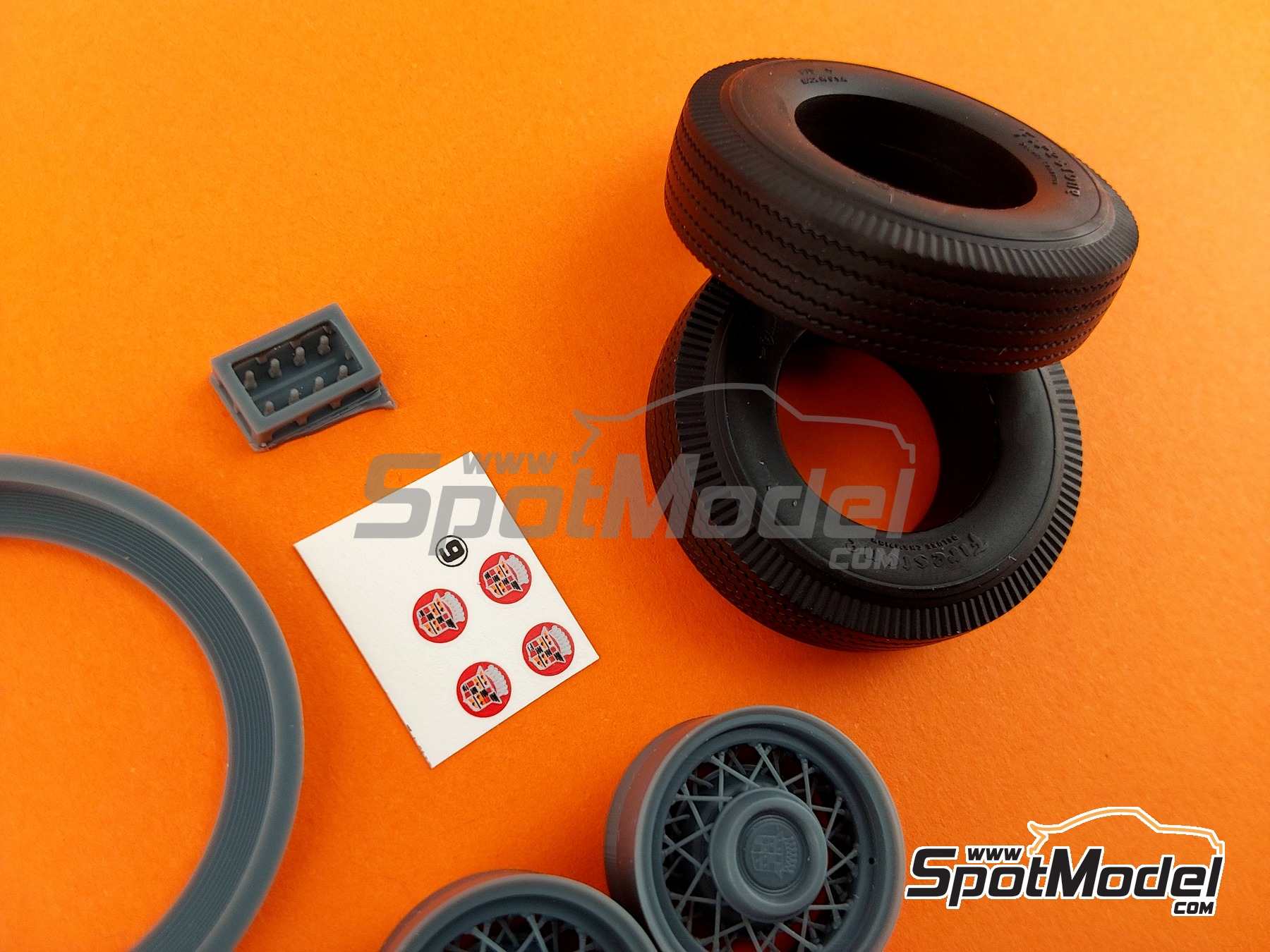 Image 7: Ruedas de radios Cadillac 15 pulgadas -  1952-1956 | Set de llantas y neum&aacute;ticos en escala&nbsp;1/25 fabricado por Red Wheel (ref.&nbsp;RW25007)