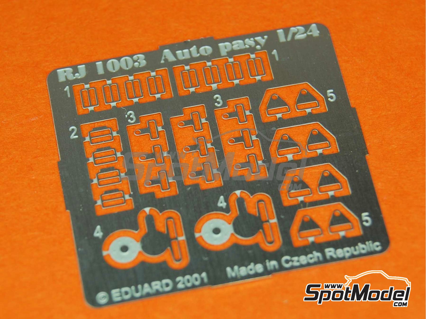 Image 5: Bucket with buckles | Seat in 1/24 scale manufactured by Reji Model (ref. REJI-036, also 036)