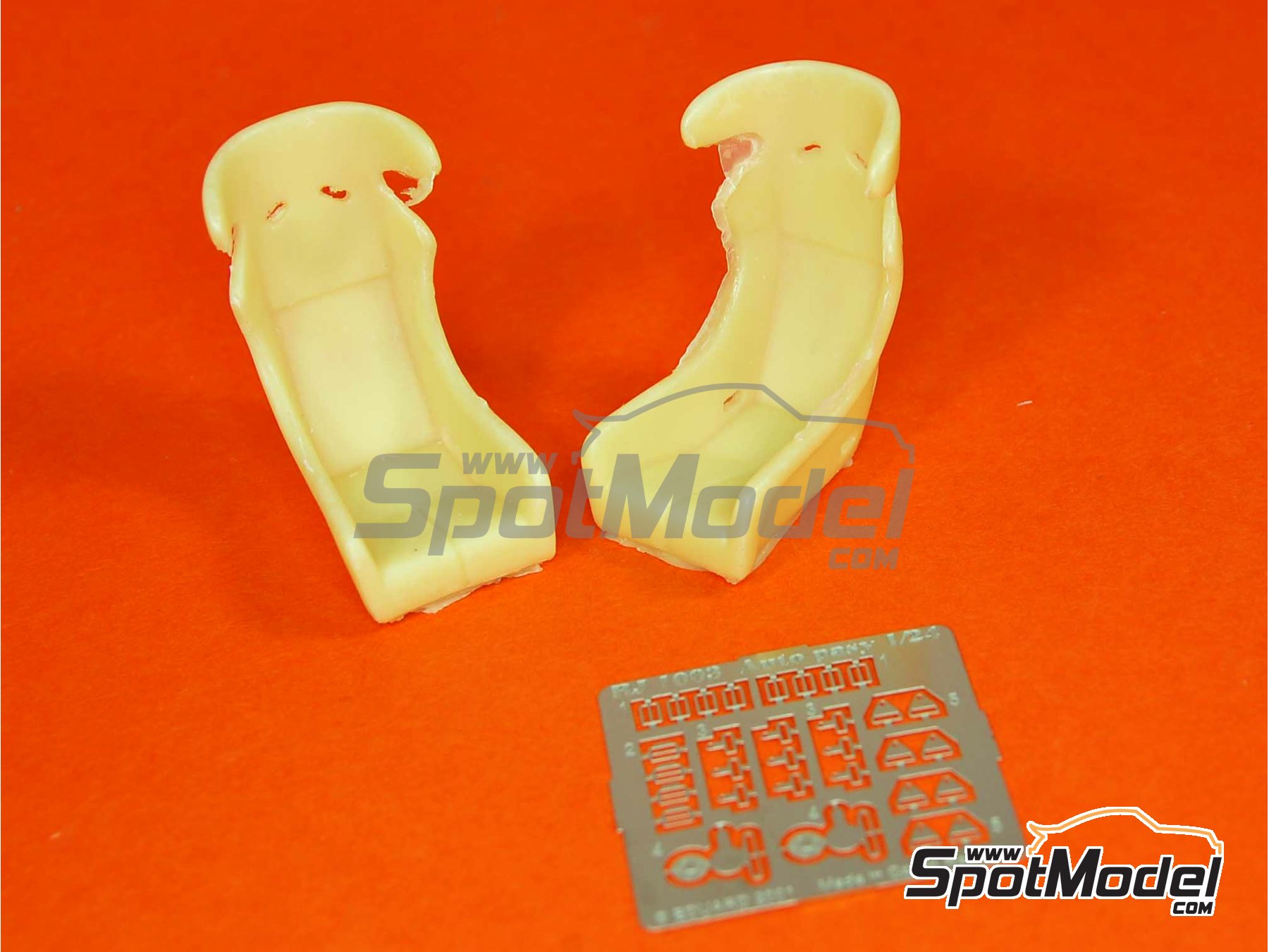 Image 1: Sport seat with buckles | Seat in 1/24 scale manufactured by Reji Model (ref.&nbsp;REJI-058, also 058)