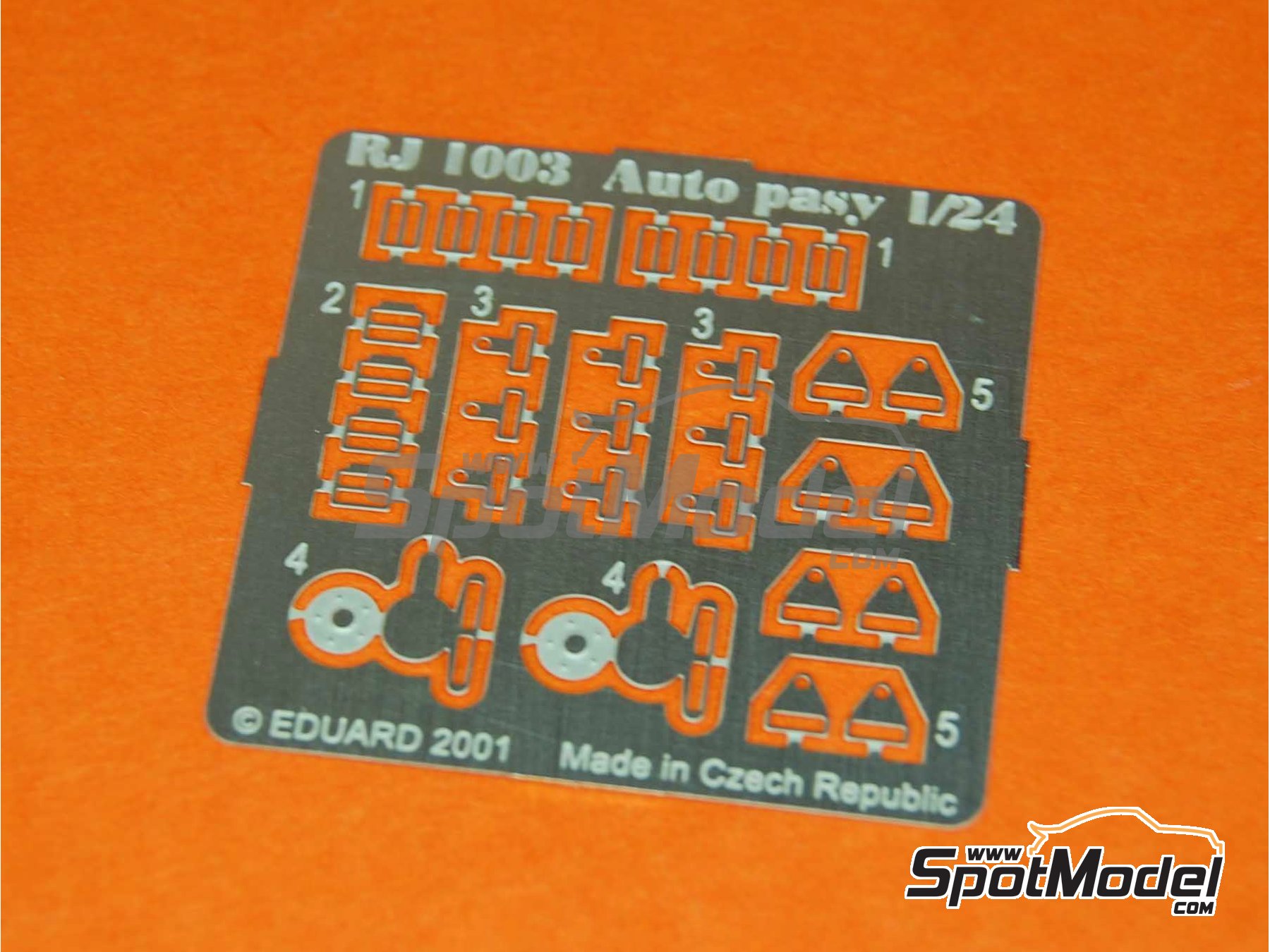 Image 4: Sport seat with buckles | Seat in 1/24 scale manufactured by Reji Model (ref.&nbsp;REJI-058, also 058)