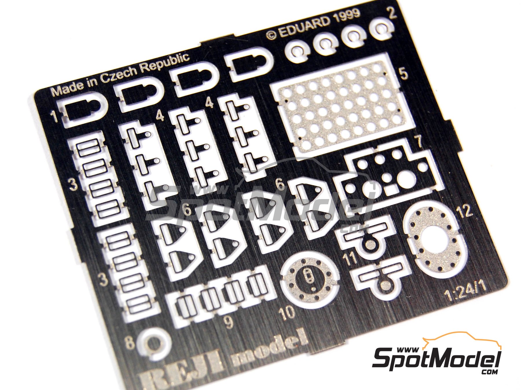 Image 2: Universal parts rally: buckles, harnesses, � | Detail in 1/24 scale manufactured by Reji Model (ref.&nbsp;REJI-1001, also 1001)