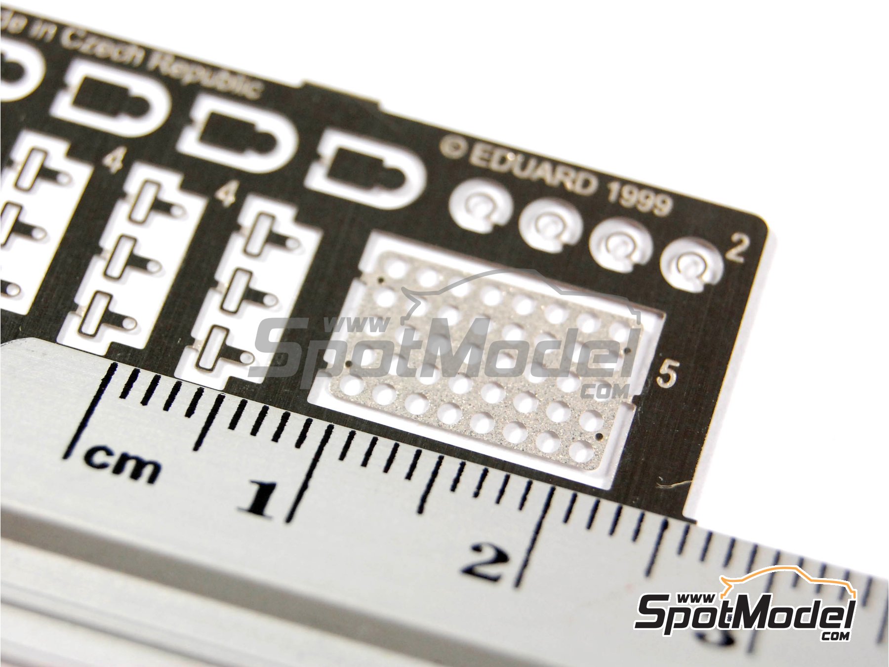 Image 3: Universal parts rally: buckles, harnesses, � | Detail in 1/24 scale manufactured by Reji Model (ref.&nbsp;REJI-1001, also 1001)