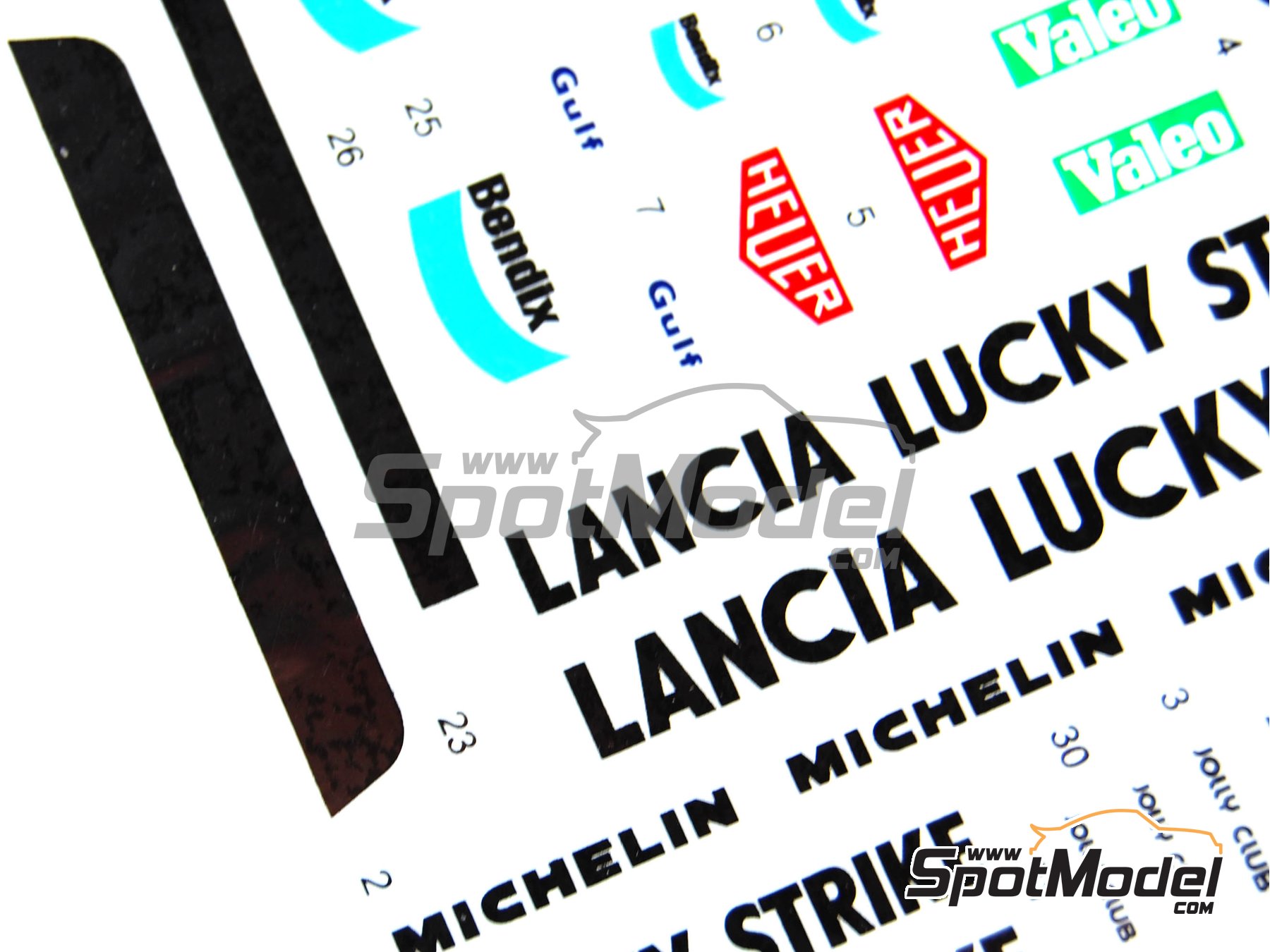 Image 4: Lancia 037 Rally sponsored by Lucky Strike - El Corte Ingles Rally Islas Canarias 1986 | Marking / livery in 1/24 scale manufactured by Reji Model (ref. REJI-150, also 150)