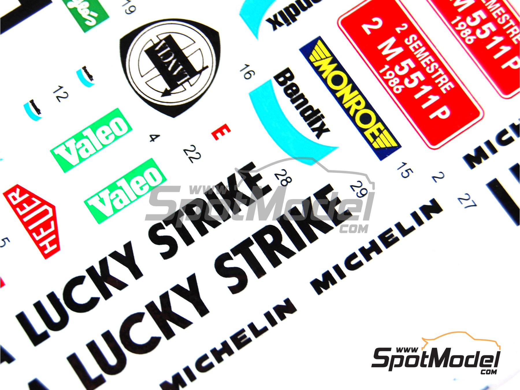 Image 8: Lancia 037 Rally sponsored by Lucky Strike - El Corte Ingles Rally Islas Canarias 1986 | Marking / livery in 1/24 scale manufactured by Reji Model (ref. REJI-150, also 150)