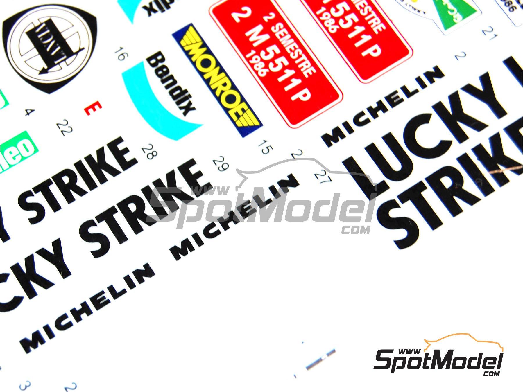 Image 9: Lancia 037 Rally sponsored by Lucky Strike - El Corte Ingles Rally Islas Canarias 1986 | Marking / livery in 1/24 scale manufactured by Reji Model (ref. REJI-150, also 150)