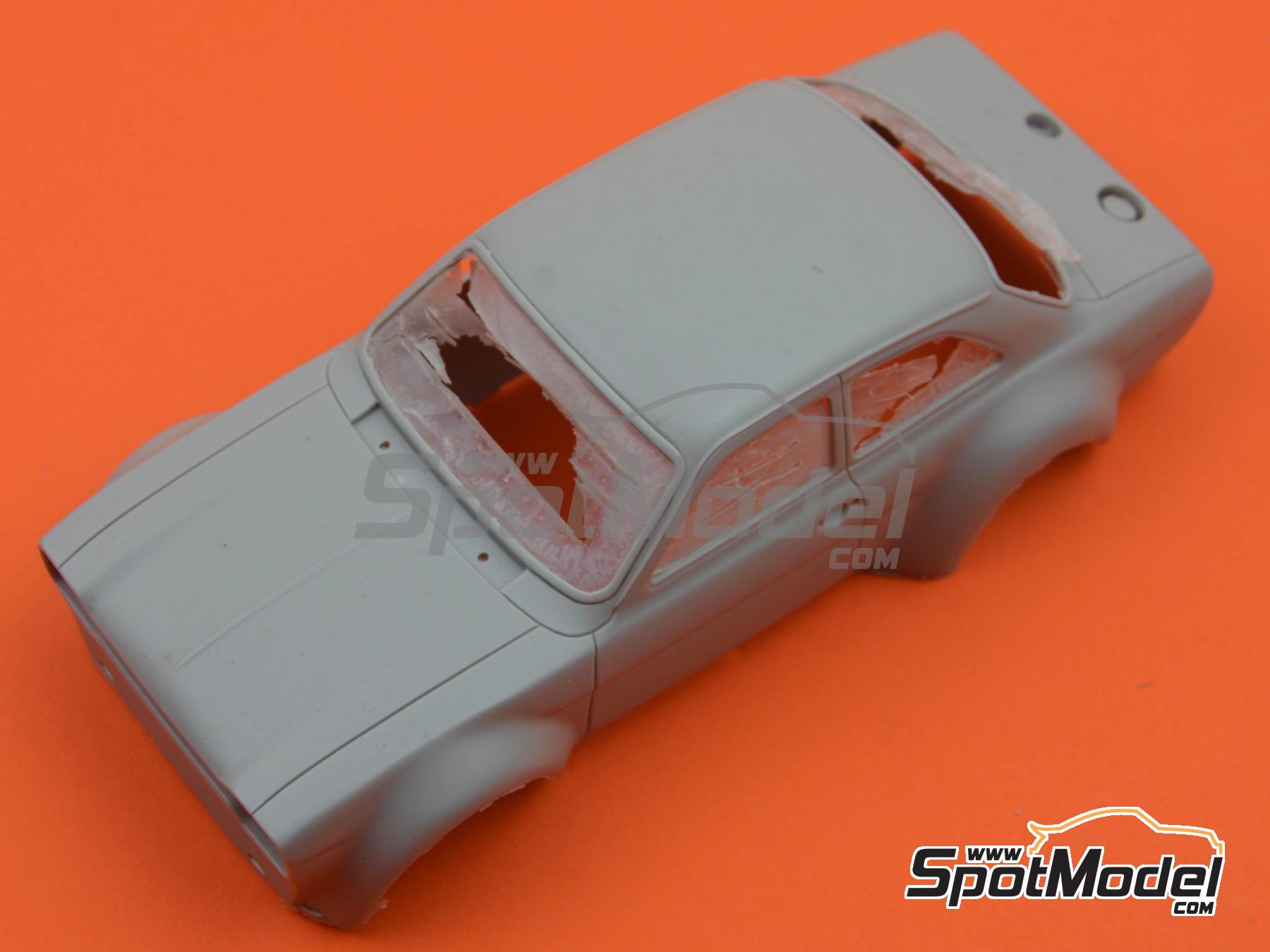 Image 11: Ford Escort Mk. I Zakspeed patrocinado por RTL, Castrol - 4 Horas de Monza 1974 | Decoraci&oacute;n en escala&nbsp;1/24 fabricado por Reji Model (ref.&nbsp;REJI-256, tambien 256)