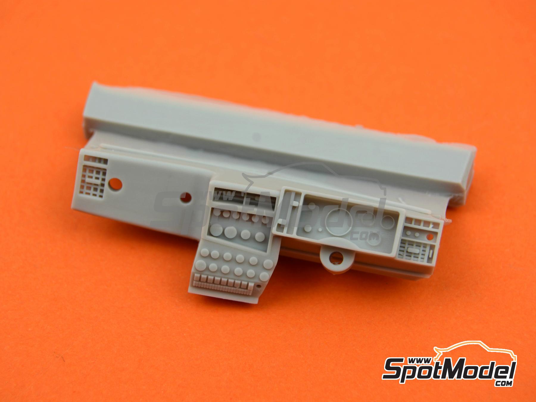 Image 2: Ford Sierra RS Cosworth 4x4 | Dashboard in 1/24 scale manufactured by Reji Model (ref.&nbsp;REJI-SP945, also SP945)
