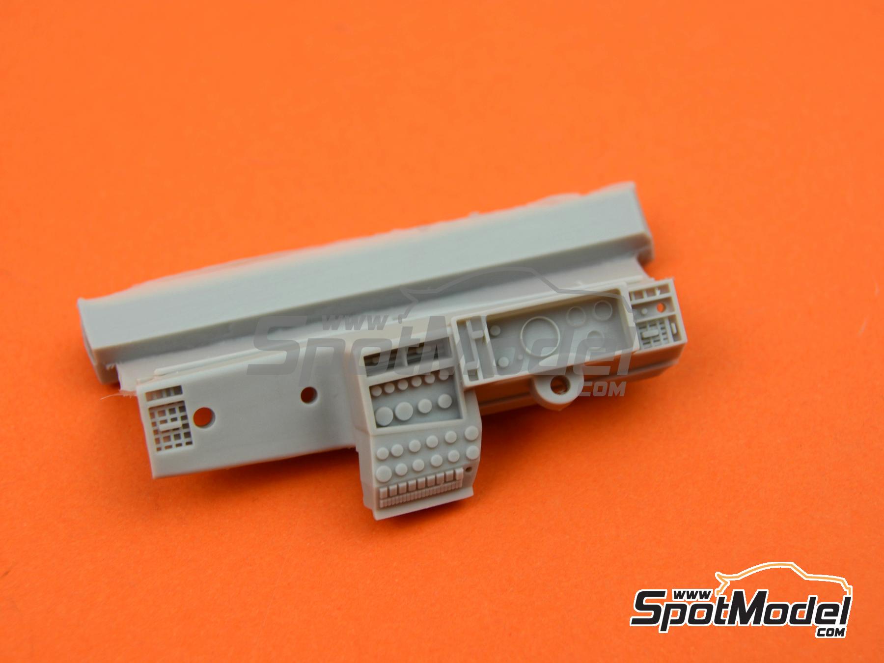 Image 3: Ford Sierra RS Cosworth 4x4 | Dashboard in 1/24 scale manufactured by Reji Model (ref.&nbsp;REJI-SP945, also SP945)