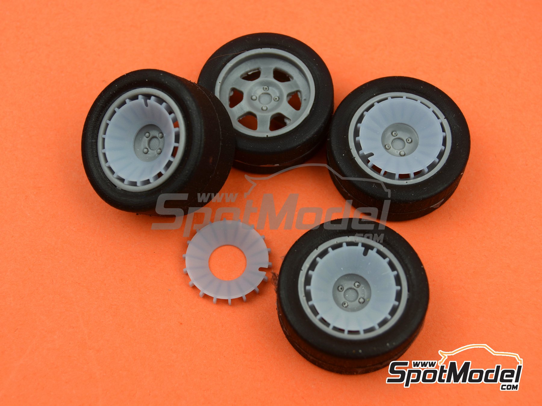 Image 3: Dymag 16 inches with venturis and slicks | Tarmac conversion set in 1/24 scale manufactured by Reji Model (ref.&nbsp;REJI-SP960, also SP960)