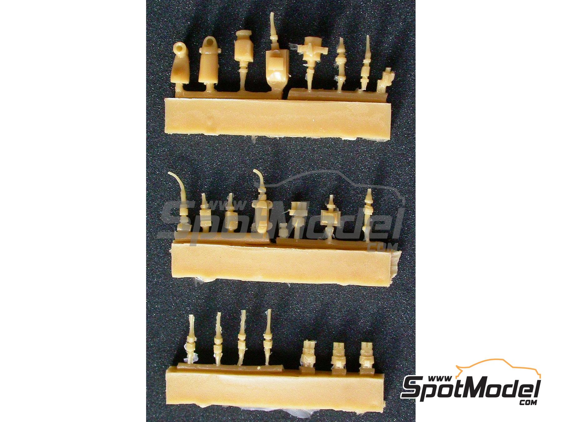 Image 1: Connectors and cameras for Moto GP | Detail in 1/12 scale manufactured by Renaissance Models (ref. 12AM-002)