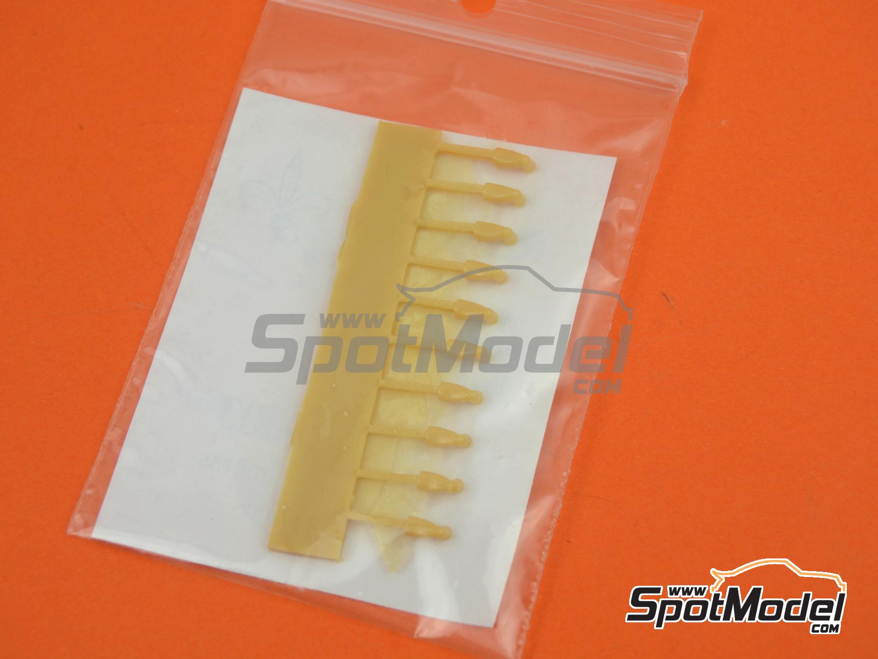 Image 3: Moto GP poll cameras | Detail in 1/12 scale manufactured by Renaissance Models (ref. 12AM-003)