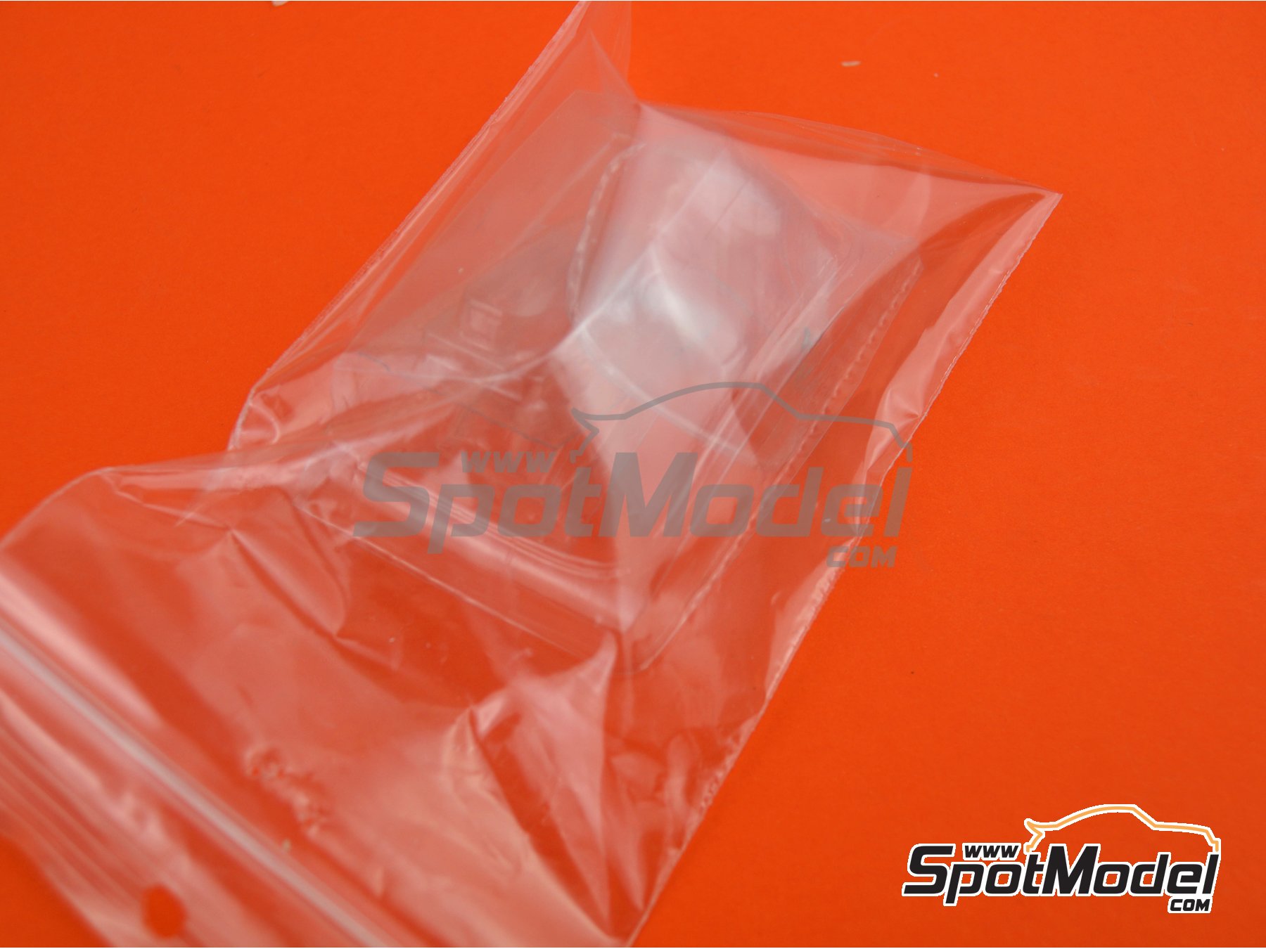 Image 11: Ferrari 250 Testa Rossa TR59/60 - 24 Hours Le Mans 1960 | Car scale model kit in 1/24 scale manufactured by Renaissance Models (ref.&nbsp;24-08, also 24/08)