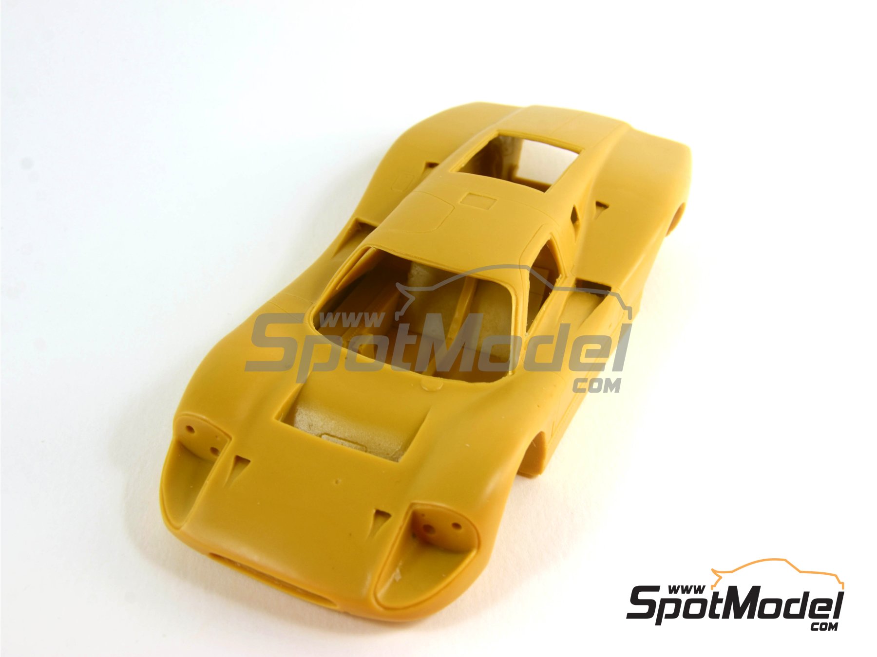 Image 2: Ford GT40 Mk IV Shelby American Team - 24 Hours Le Mans 1967 | Car scale model kit in 1/24 scale manufactured by Renaissance Models (ref. 24-16, also 24/16)