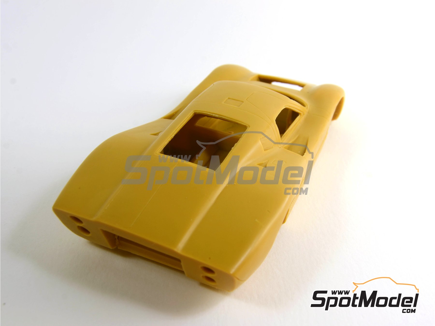 Image 4: Ford GT40 Mk IV Shelby American Team - 24 Hours Le Mans 1967 | Car scale model kit in 1/24 scale manufactured by Renaissance Models (ref. 24-16, also 24/16)